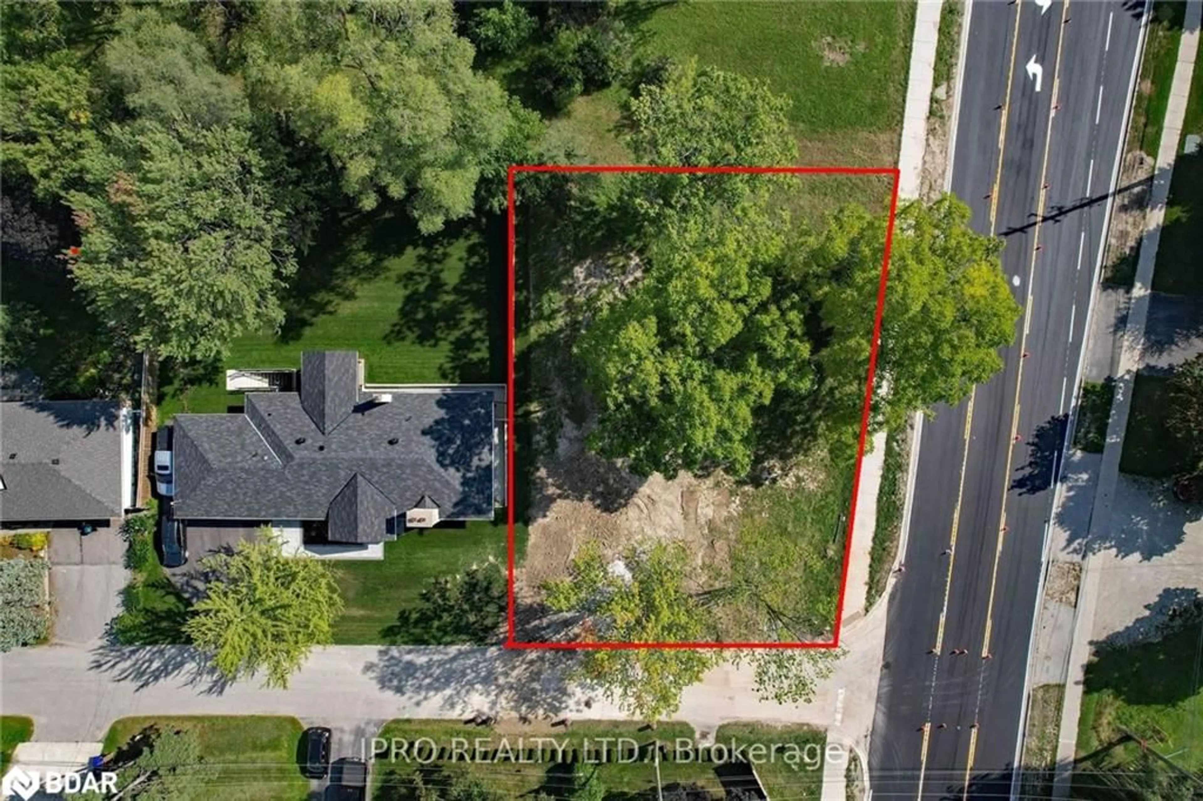 Frontside or backside of a home for 8 Golfview Dr, Collingwood Ontario L9Y 3Z1