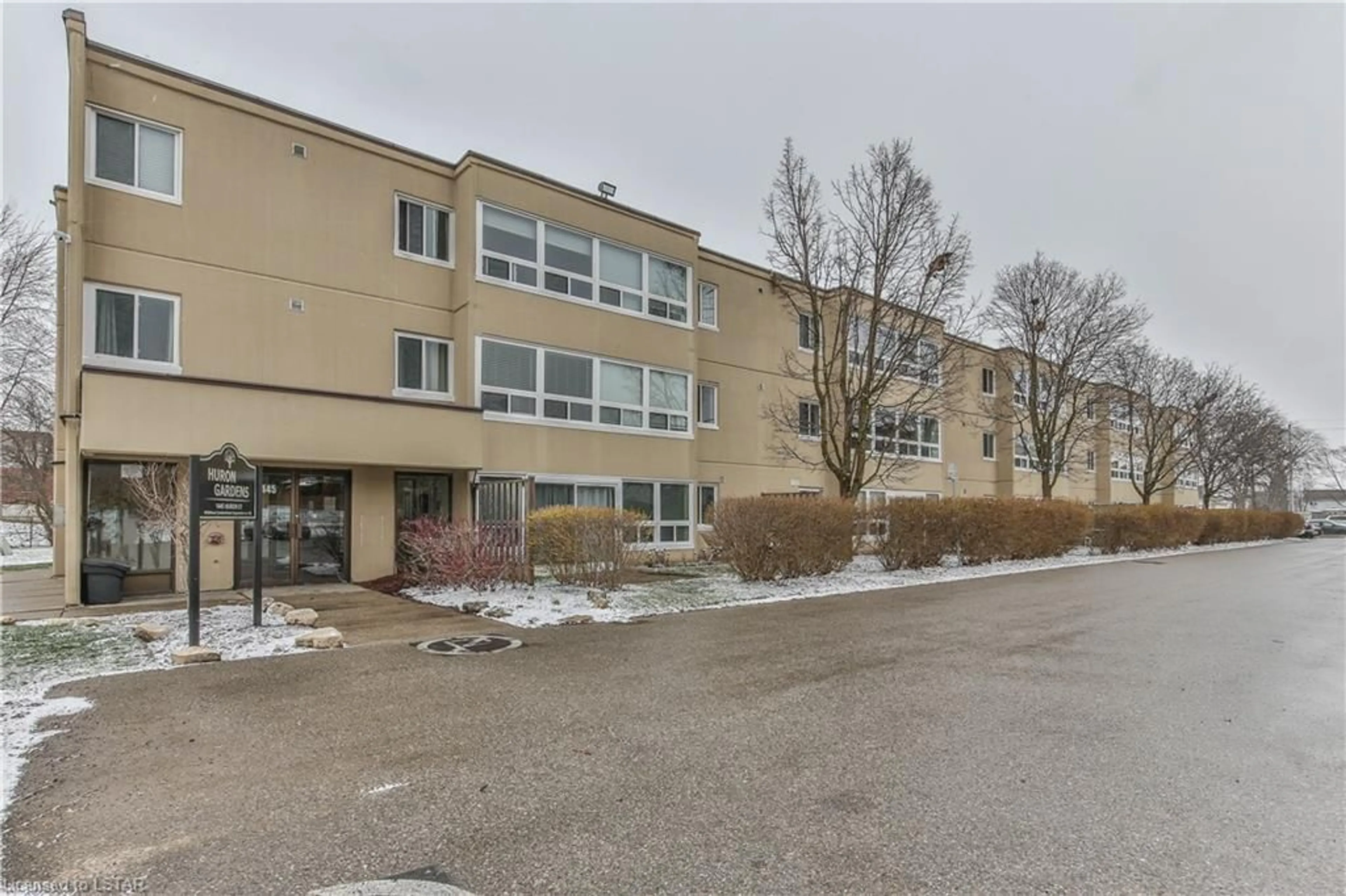 A pic from exterior of the house or condo for 1445 Huron St #203, London Ontario N5V 2E6