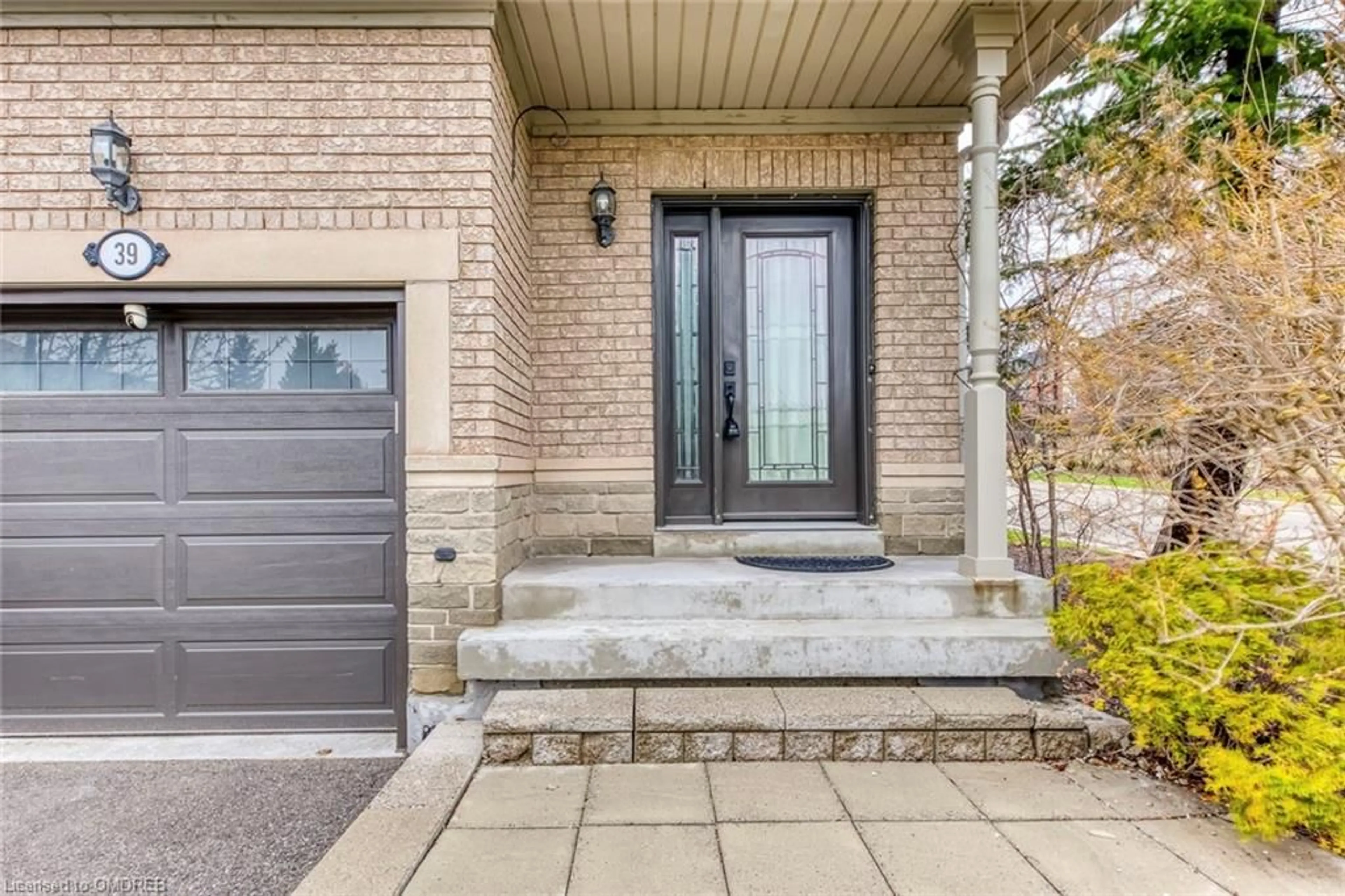 Home with brick exterior material for 2250 Rockingham Dr #39, Oakville Ontario L6H 6J3