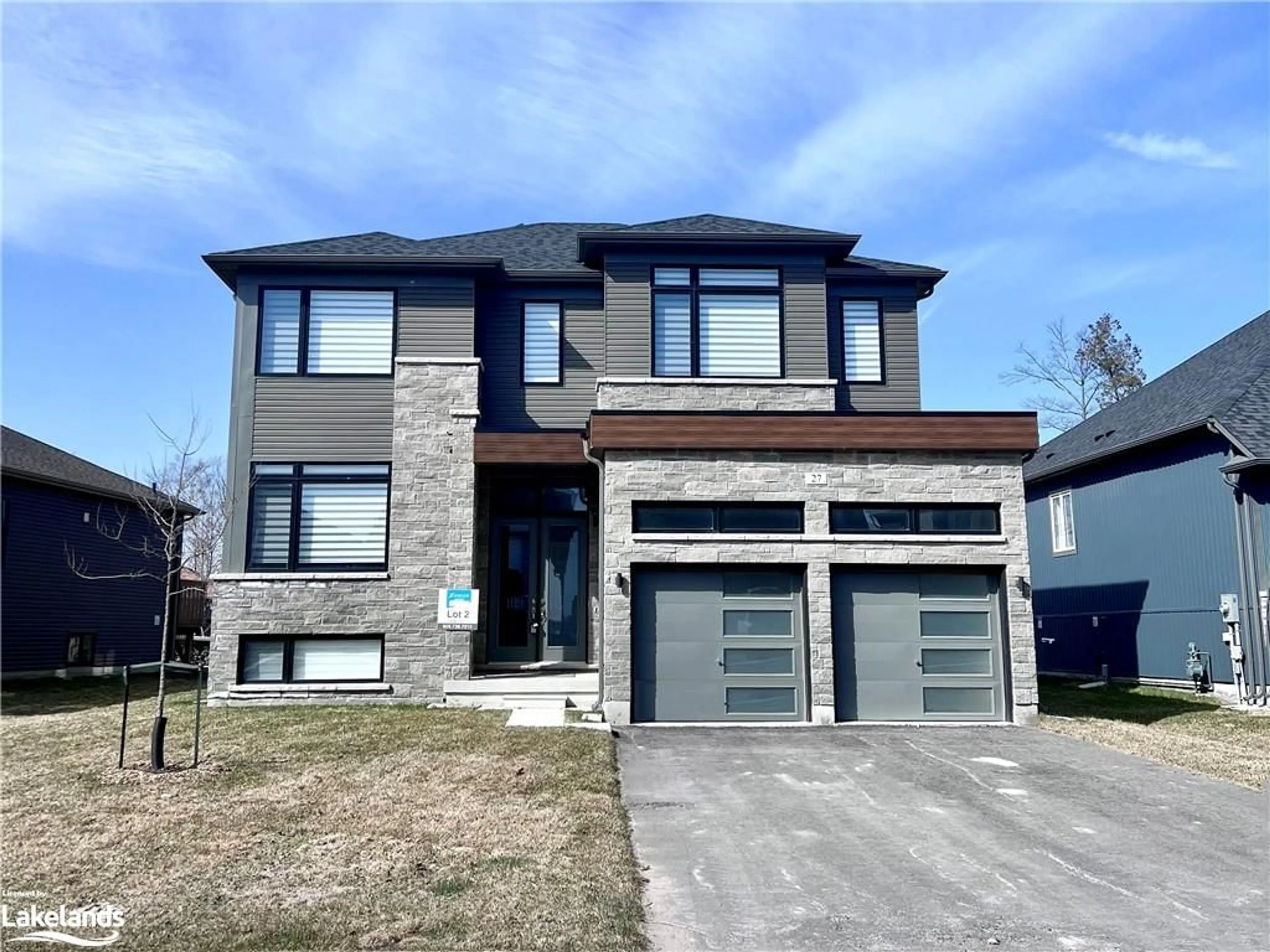 Home with brick exterior material for 27 Beatrice Dr, Wasaga Beach Ontario L9Z 1A5