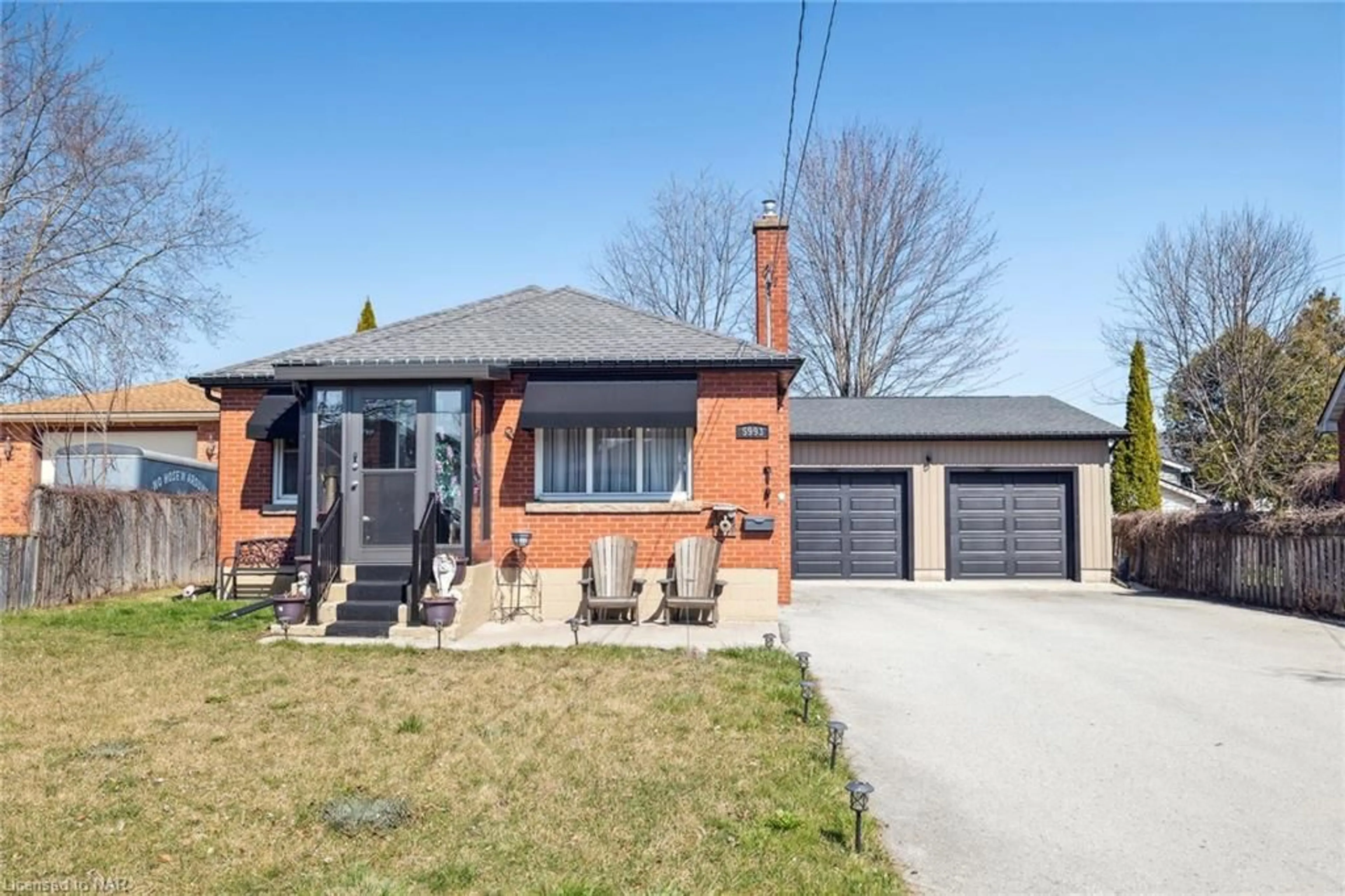 Frontside or backside of a home for 5993 Coholan St, Niagara Falls Ontario L2J 1K7