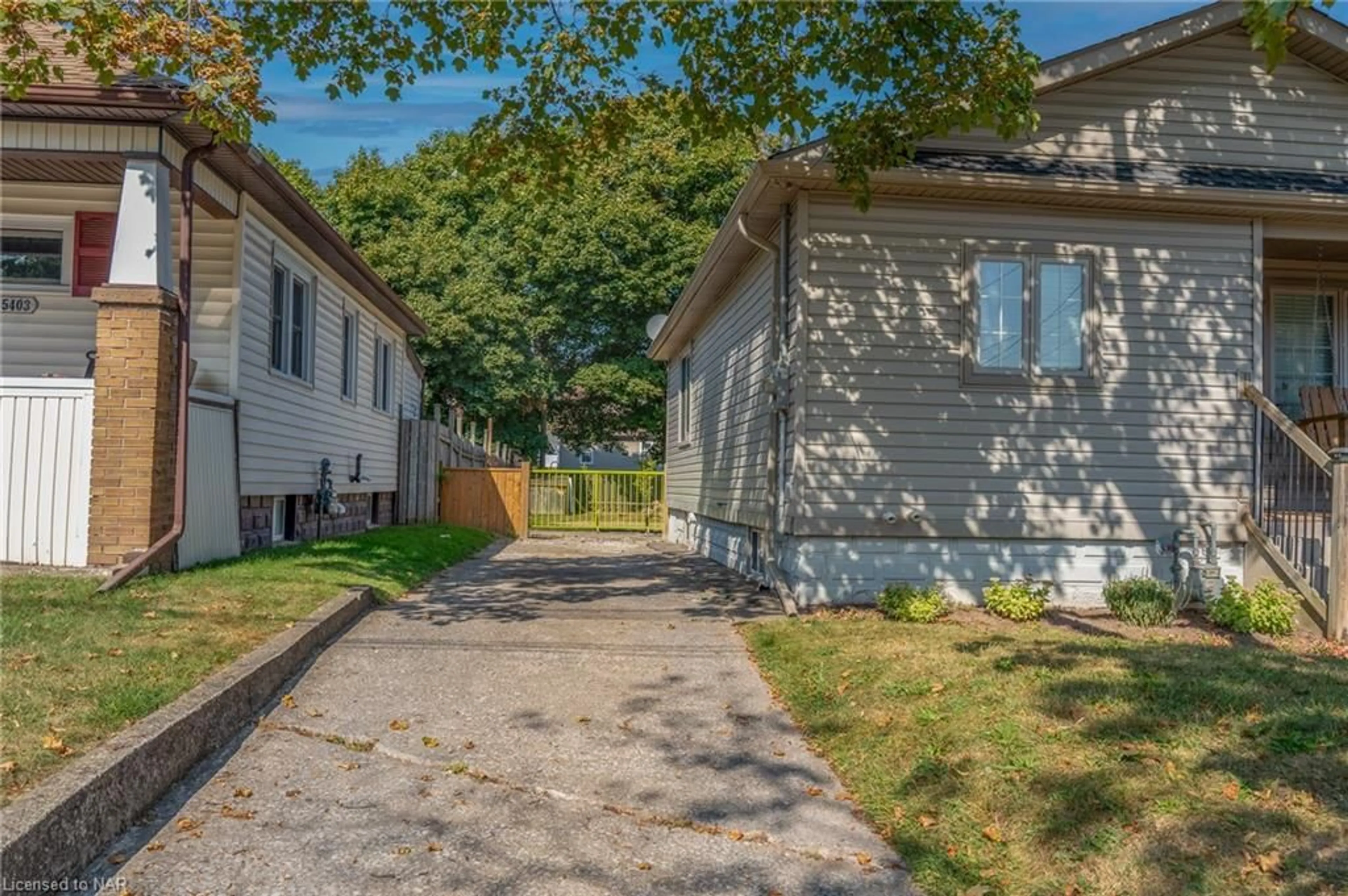 Frontside or backside of a home for 5397 Elm St, Niagara Falls Ontario L2E 2V5