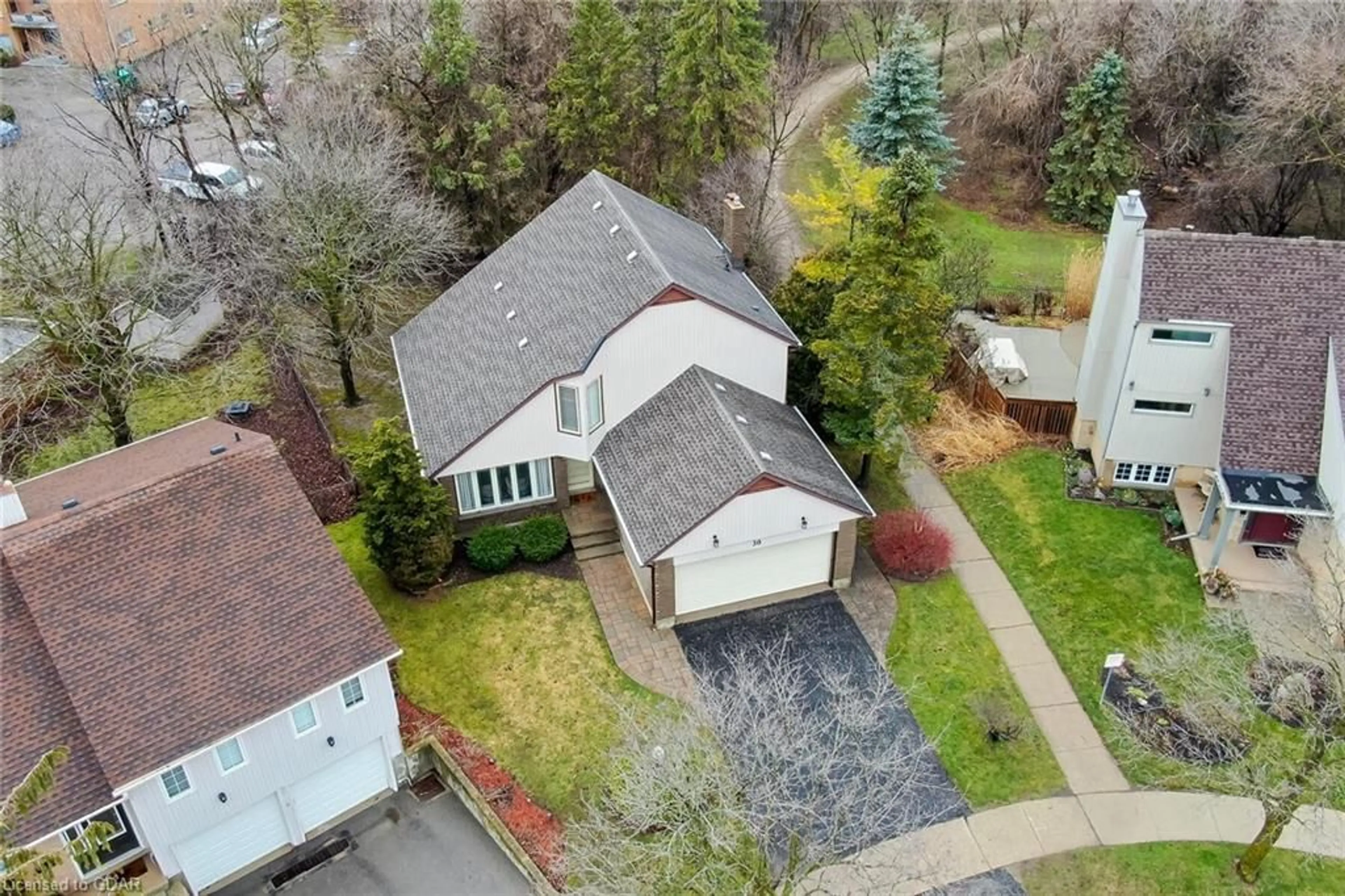 Frontside or backside of a home for 30 Broadview Crt, Kitchener Ontario N2A 2X8
