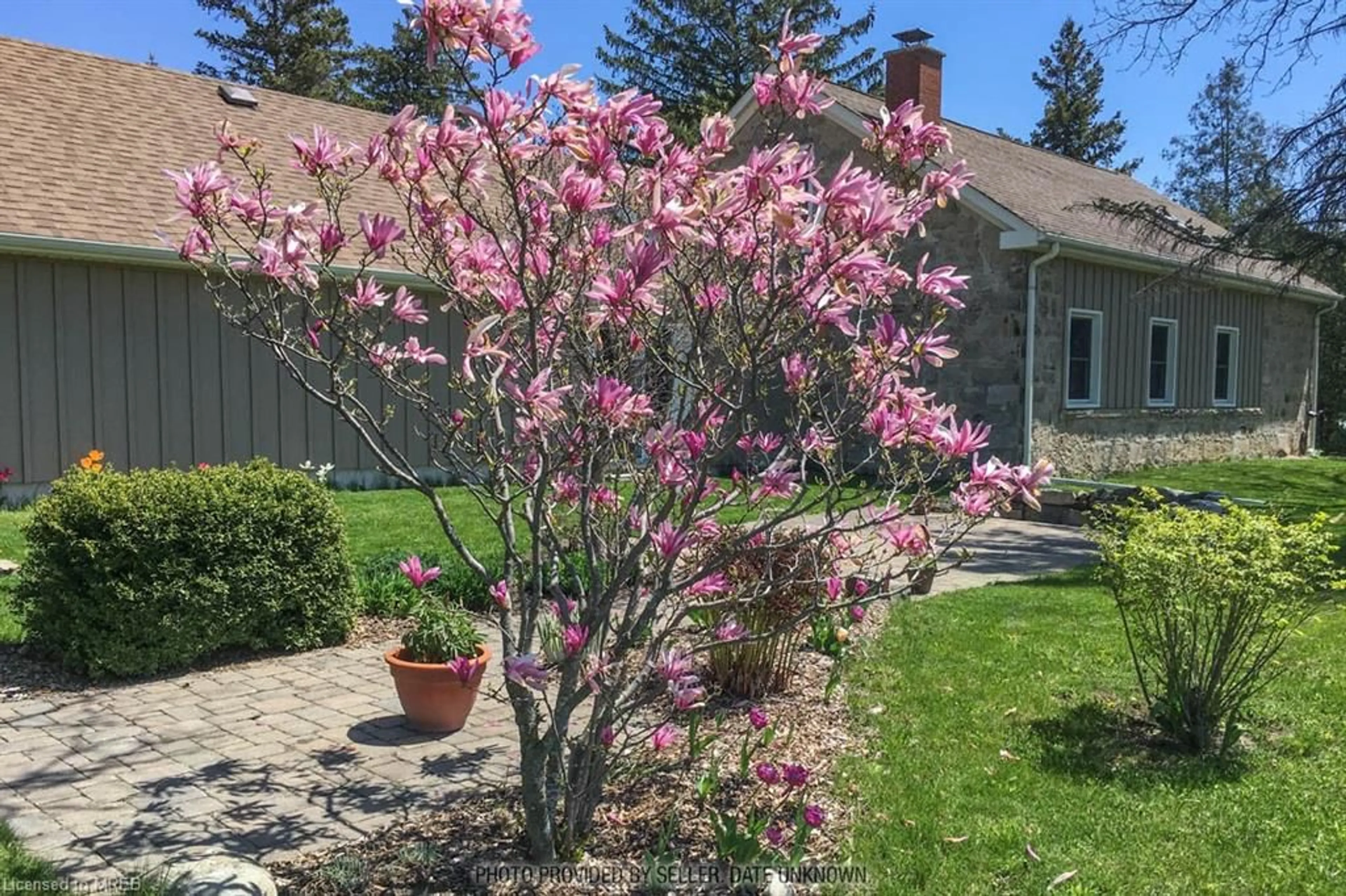 Patio for 13014 Heritage Rd, Caledon Ontario L7C 1T4