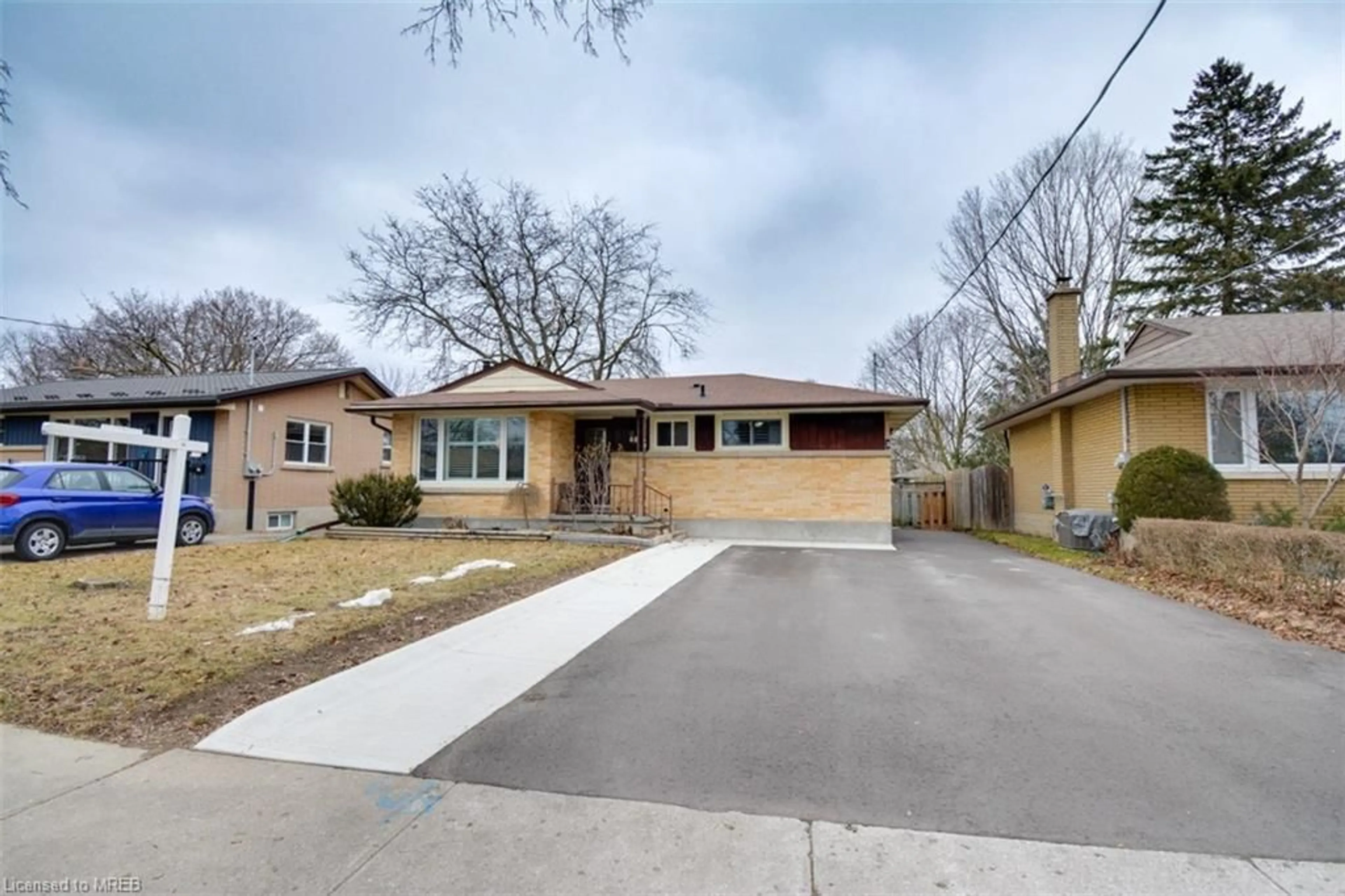 Frontside or backside of a home for 68 Maywood Rd, Kitchener Ontario N2C 2A4