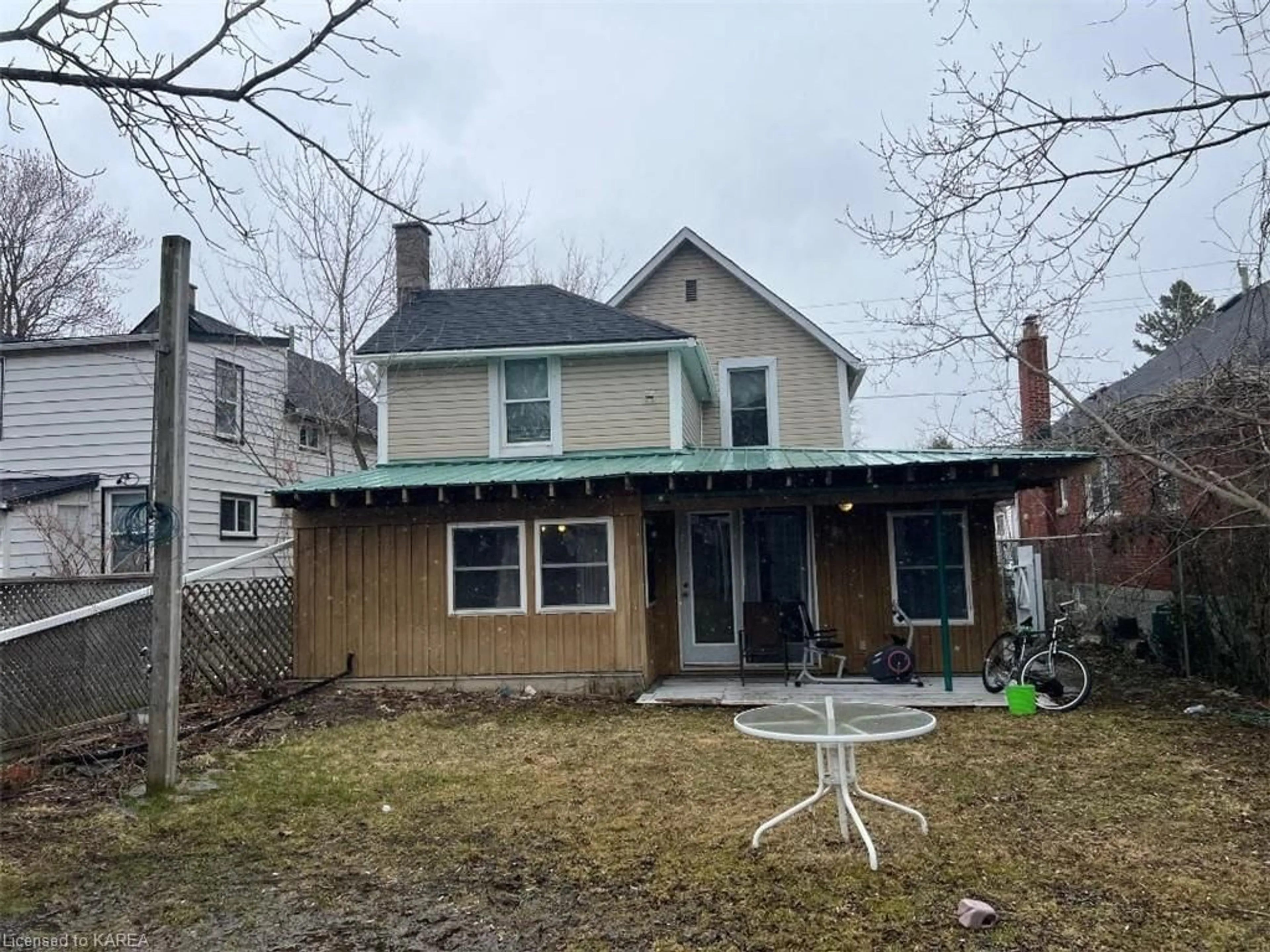 Frontside or backside of a home for 412 Victoria St, Kingston Ontario K7L 3Z5