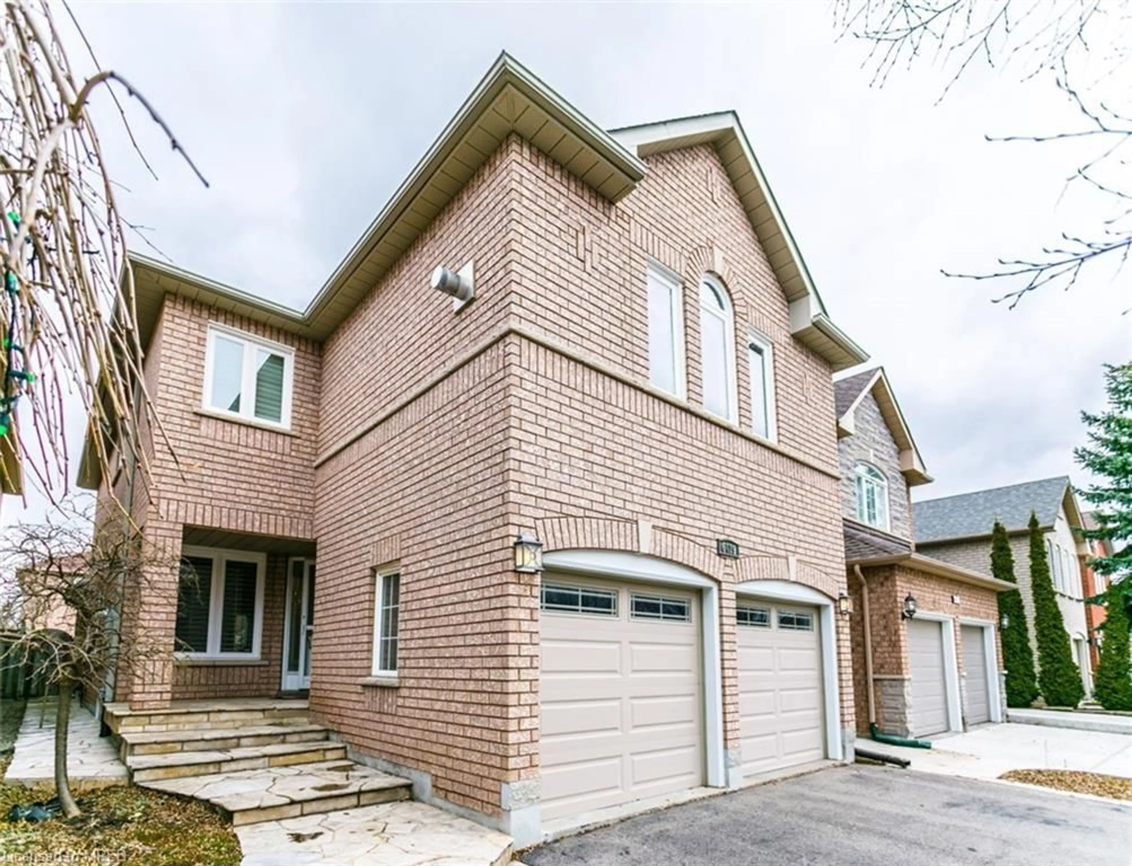 Home with brick exterior material for 6419 Hampden Woods Rd, Mississauga Ontario L5N 7V3