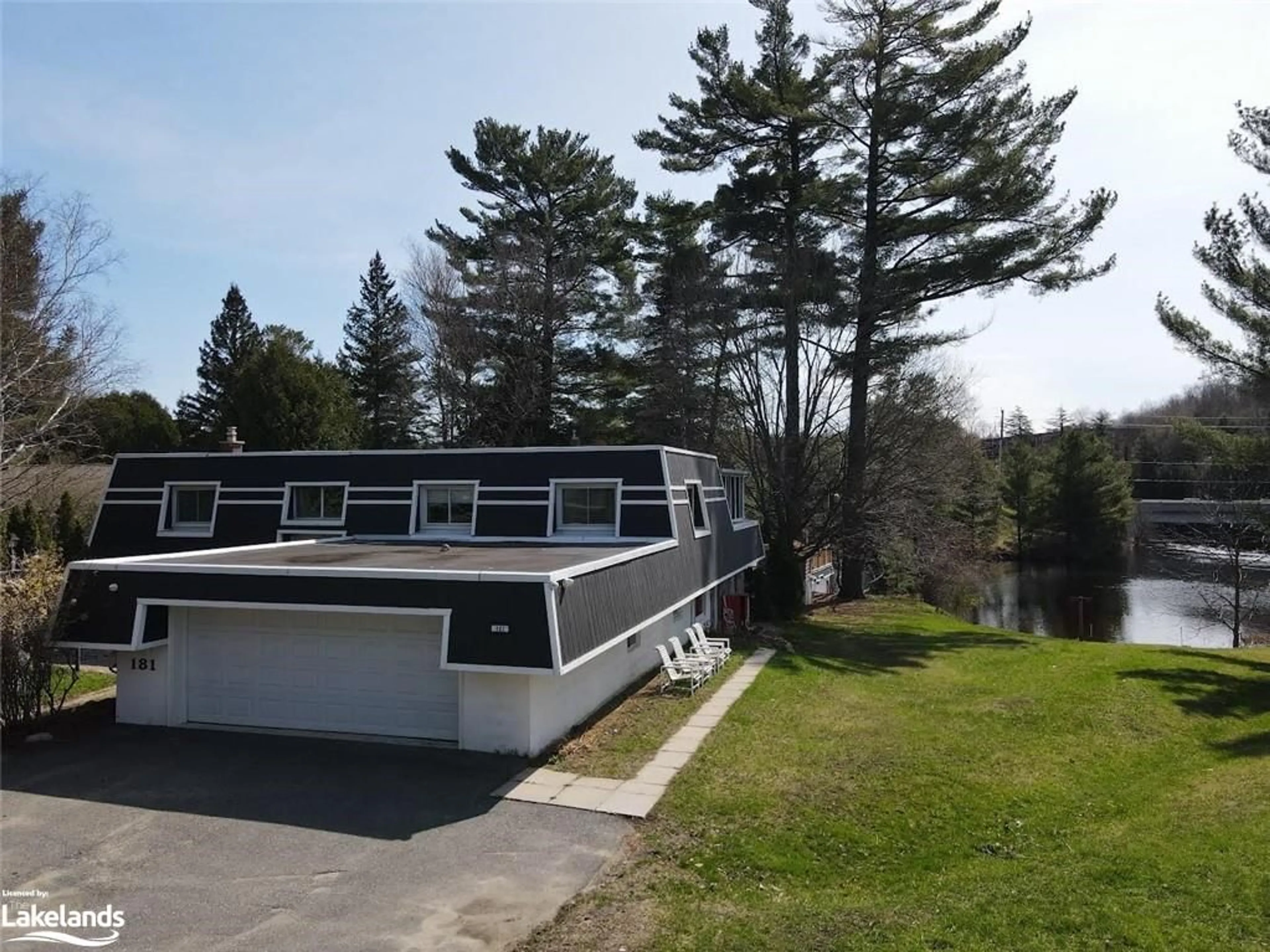 A pic from exterior of the house or condo for 181 Holditch St, Bracebridge Ontario P1L 1E9