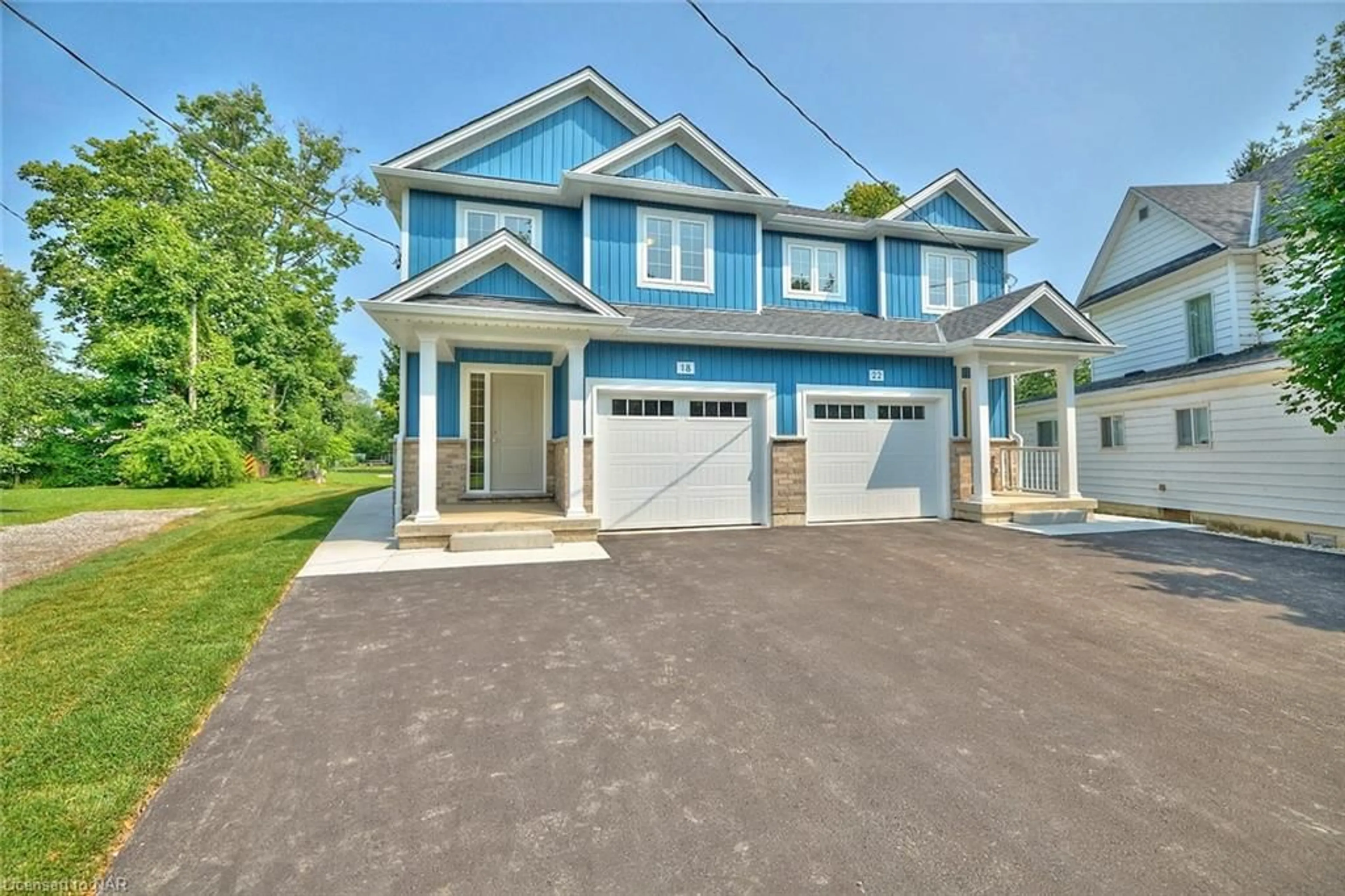 Frontside or backside of a home for 18 Queens Cir, Crystal Beach Ontario L0S 1B0