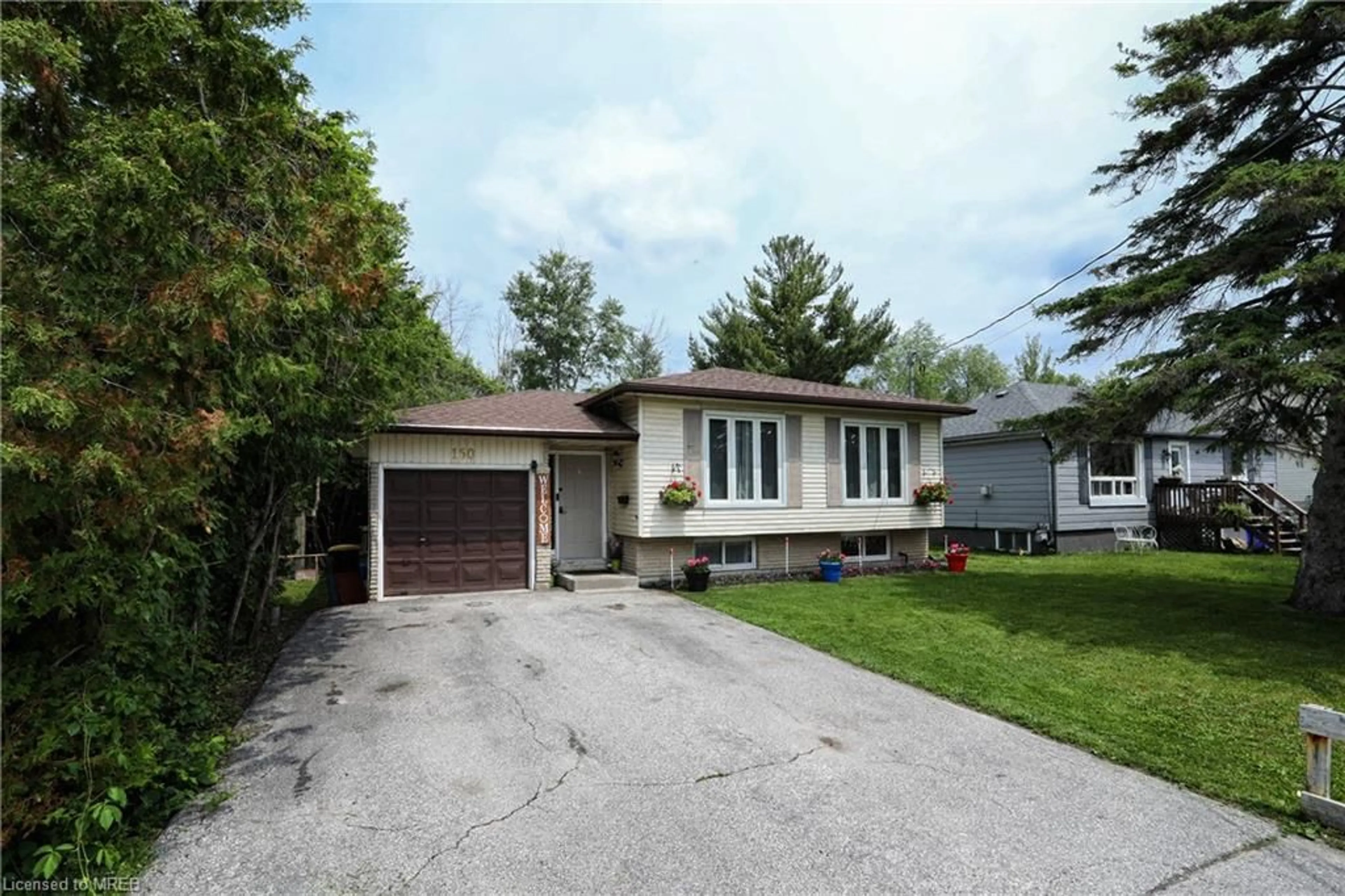 Frontside or backside of a home for 150 Bayview Ave, Georgina Ontario L4P 2S9