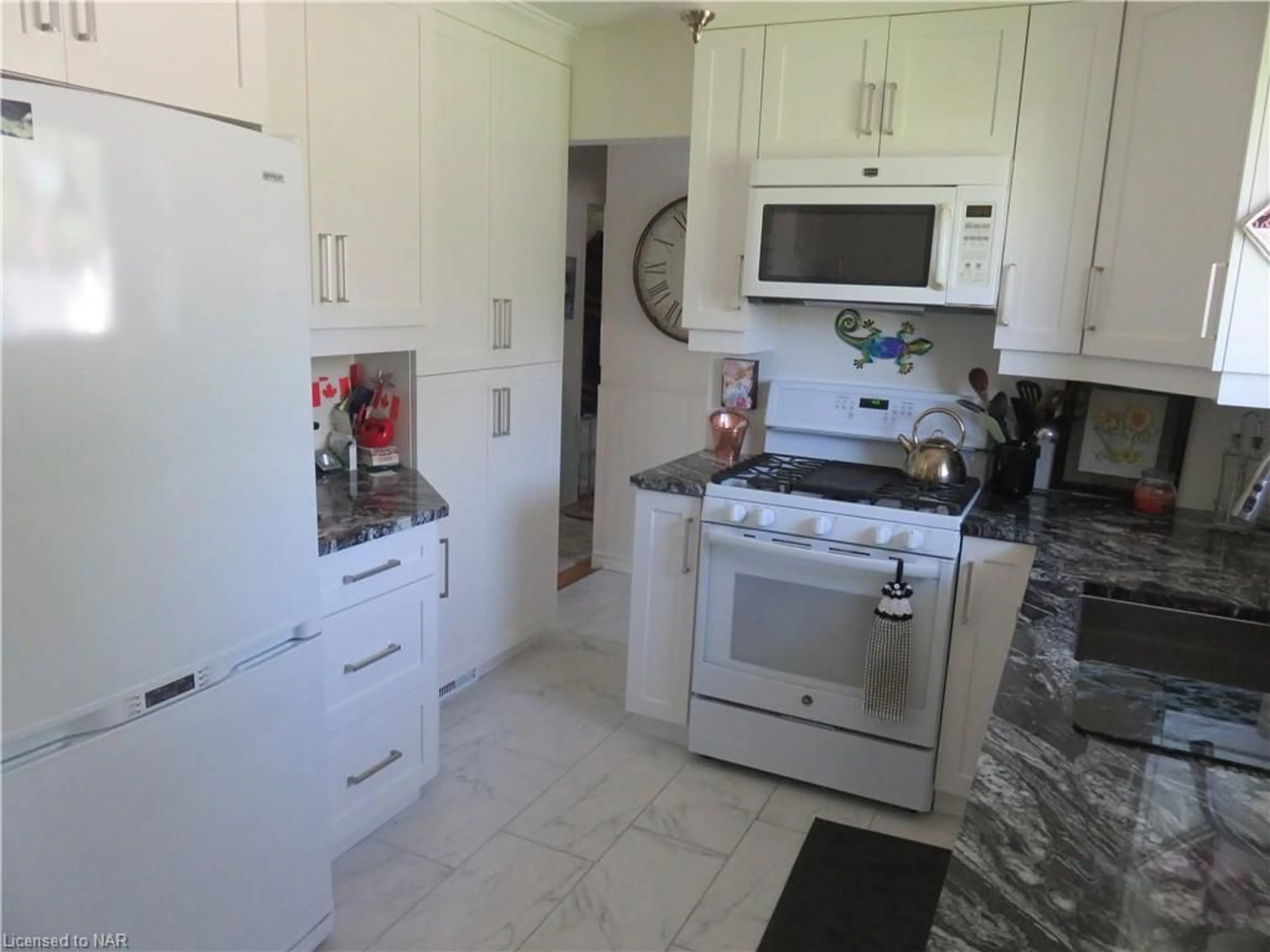 Kitchen, ceramic floors, cottage for 740 Ferndale Ave, Fort Erie Ontario L2A 5E2