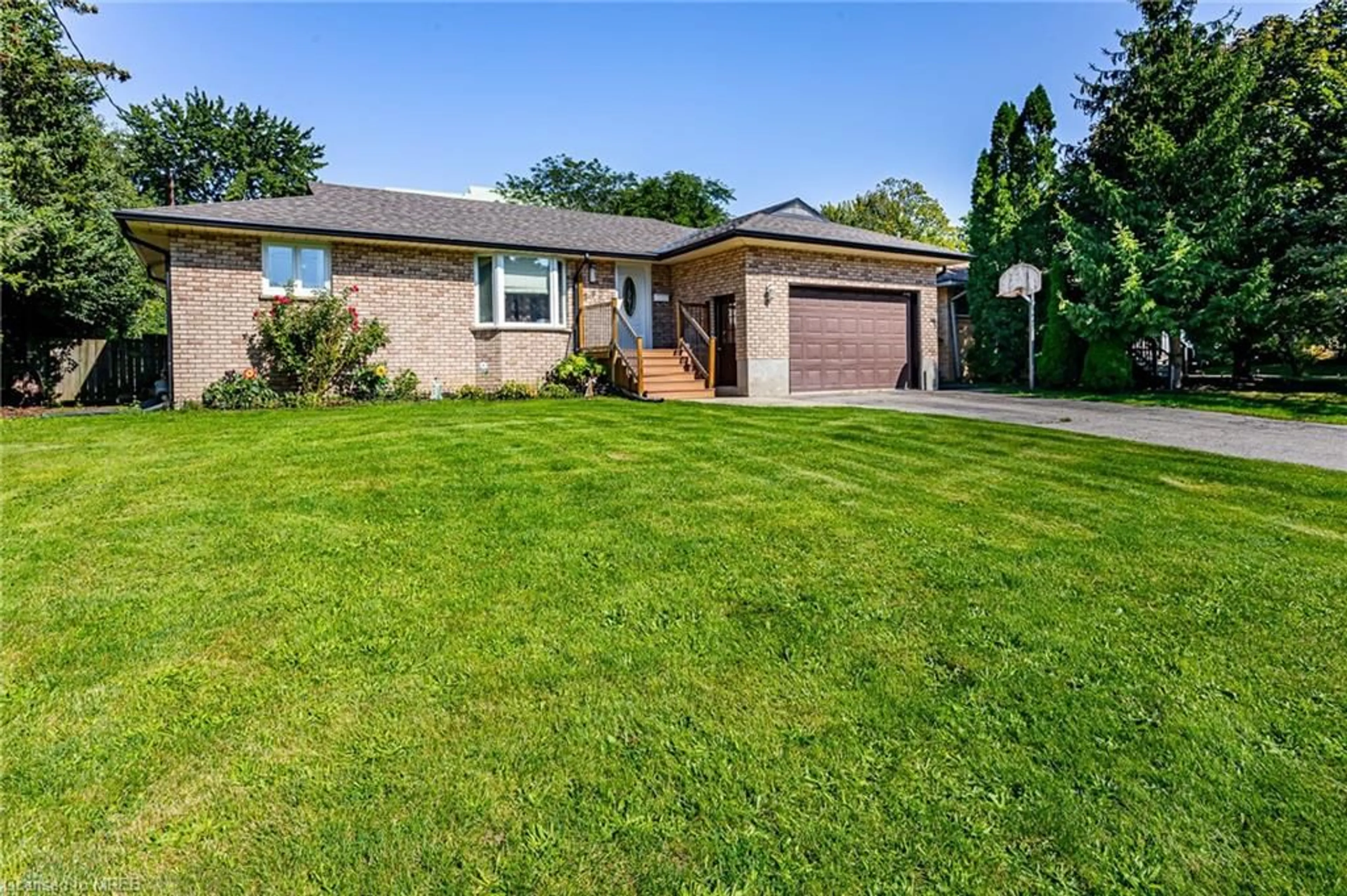 Frontside or backside of a home for 594 Gordon Ave, London Ontario N6J 2W2
