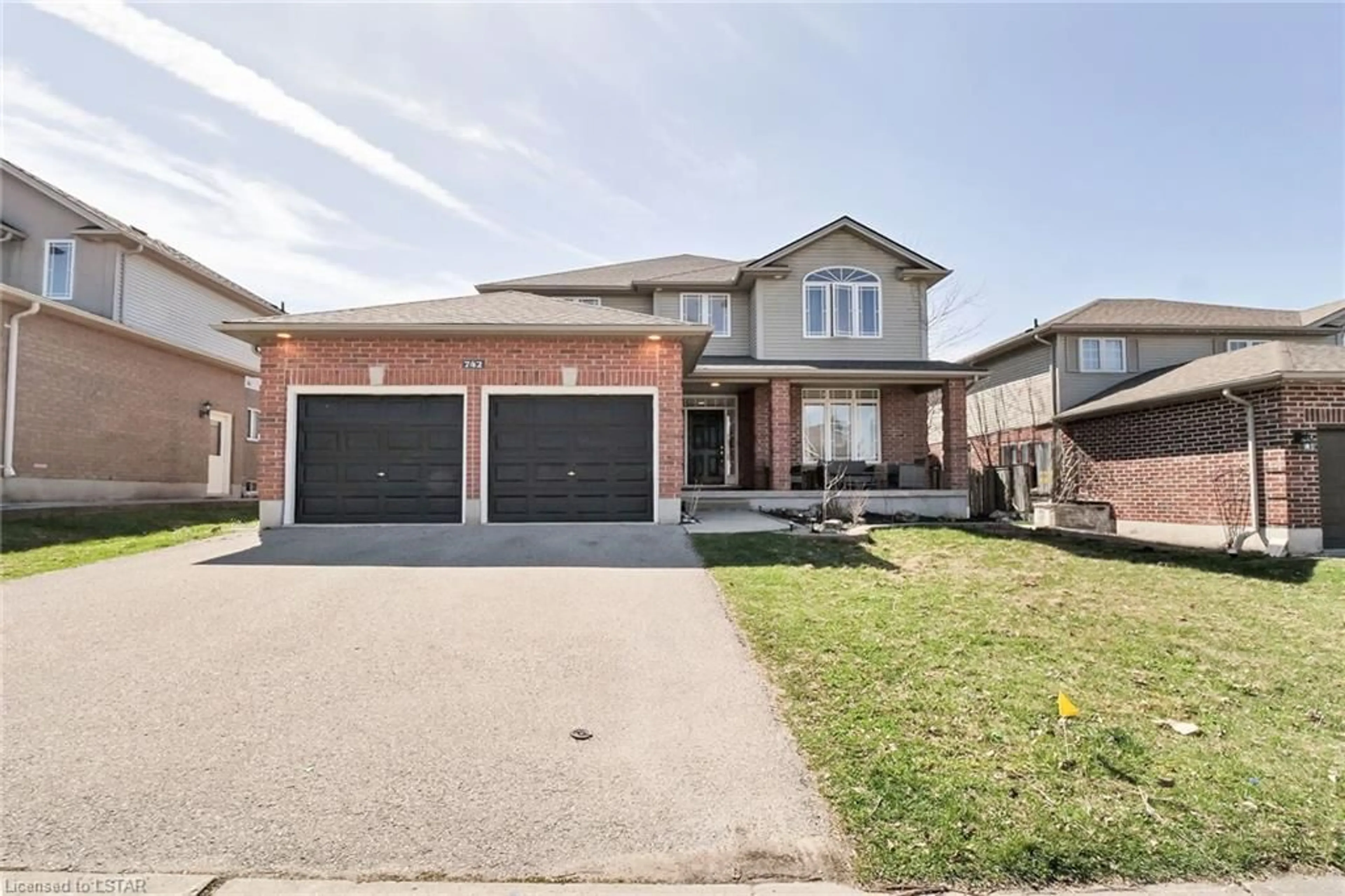 Frontside or backside of a home for 742 Guildwood Blvd, London Ontario N6H 5P4