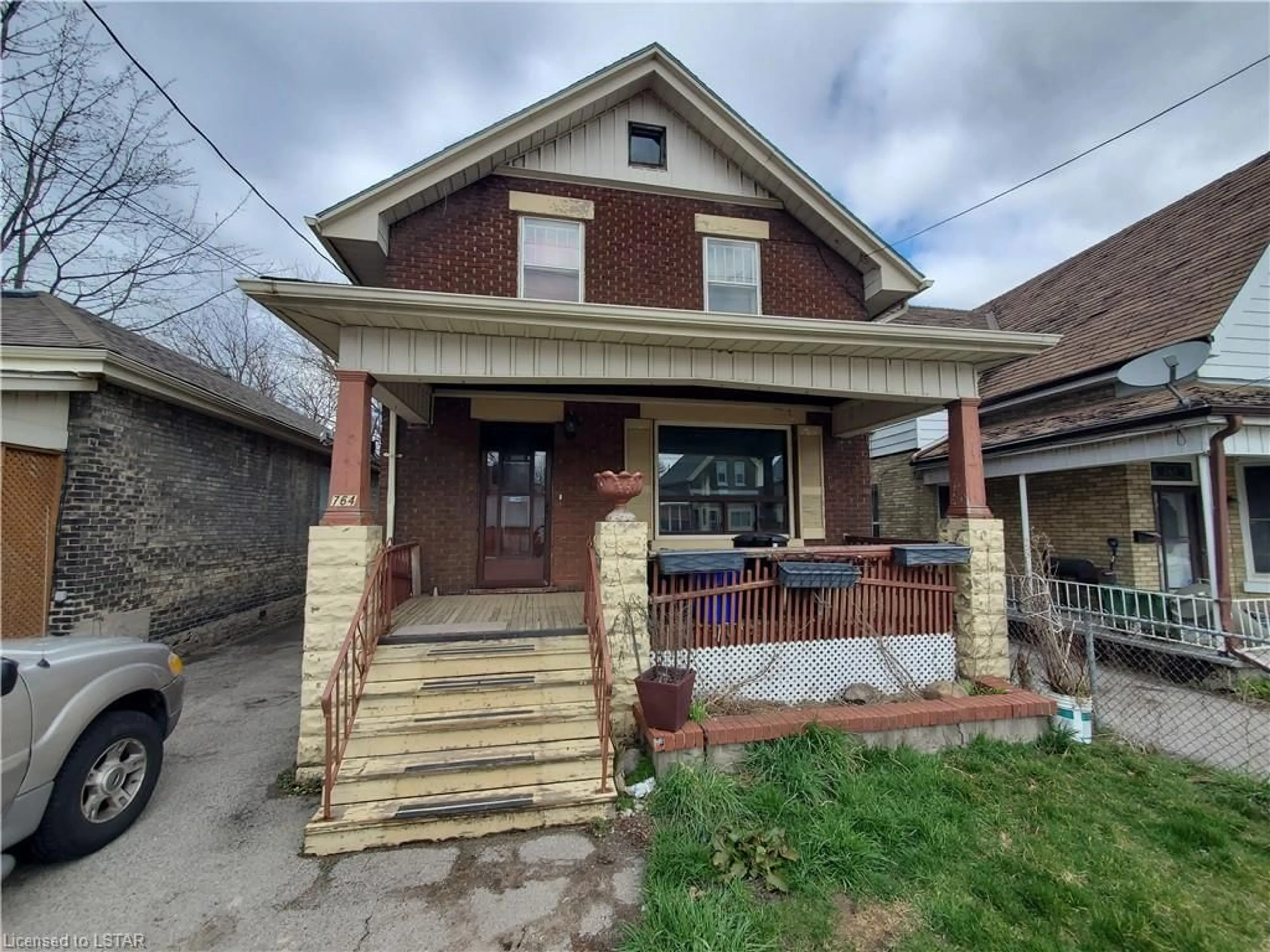 Frontside or backside of a home for 764 King St, London Ontario N5W 2X4