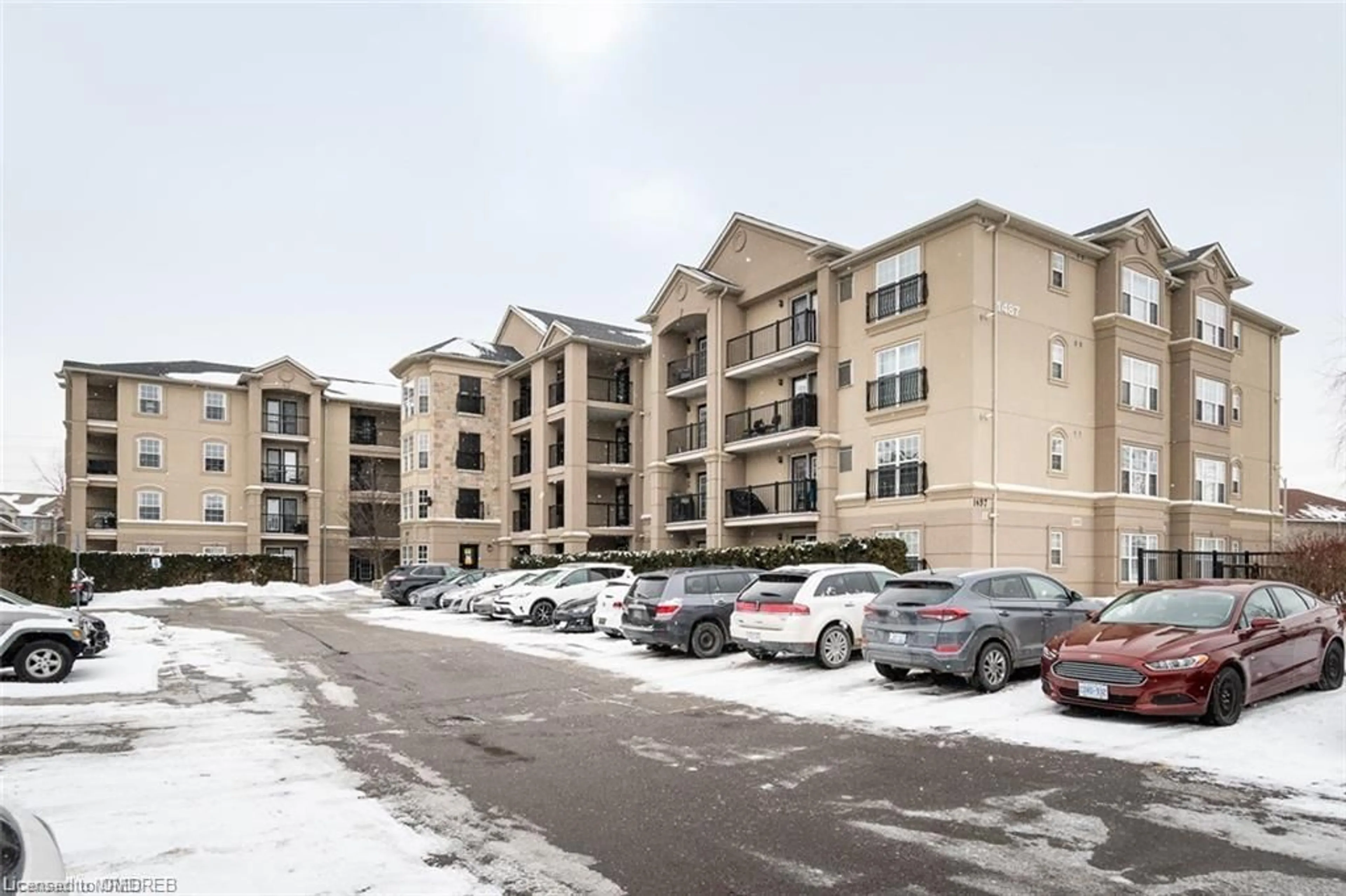 A pic from exterior of the house or condo for 1487 Maple Ave #304, Milton Ontario L9T 0B7
