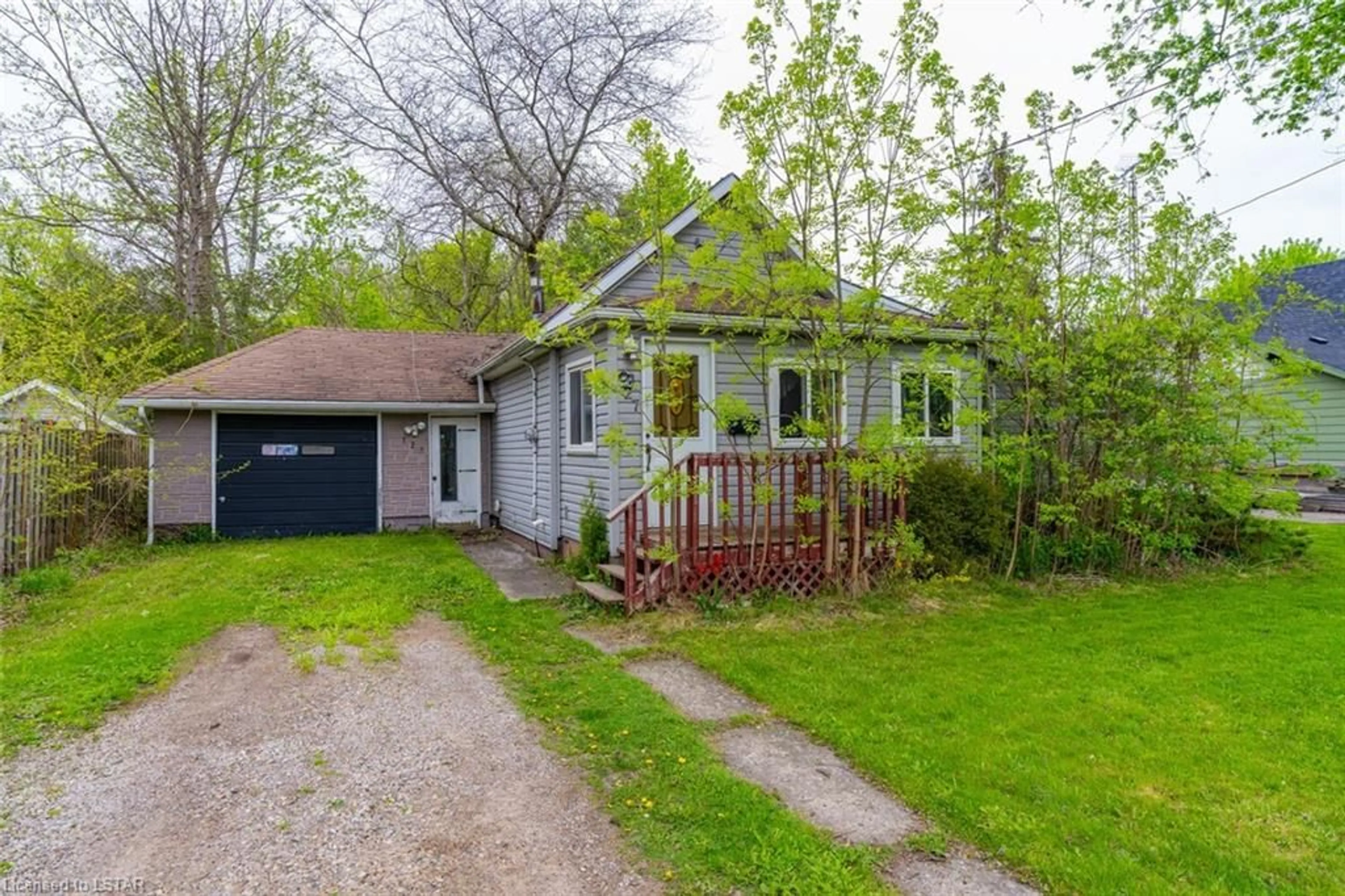 Cottage for 127 Main St, West Lorne Ontario N0L 2P0