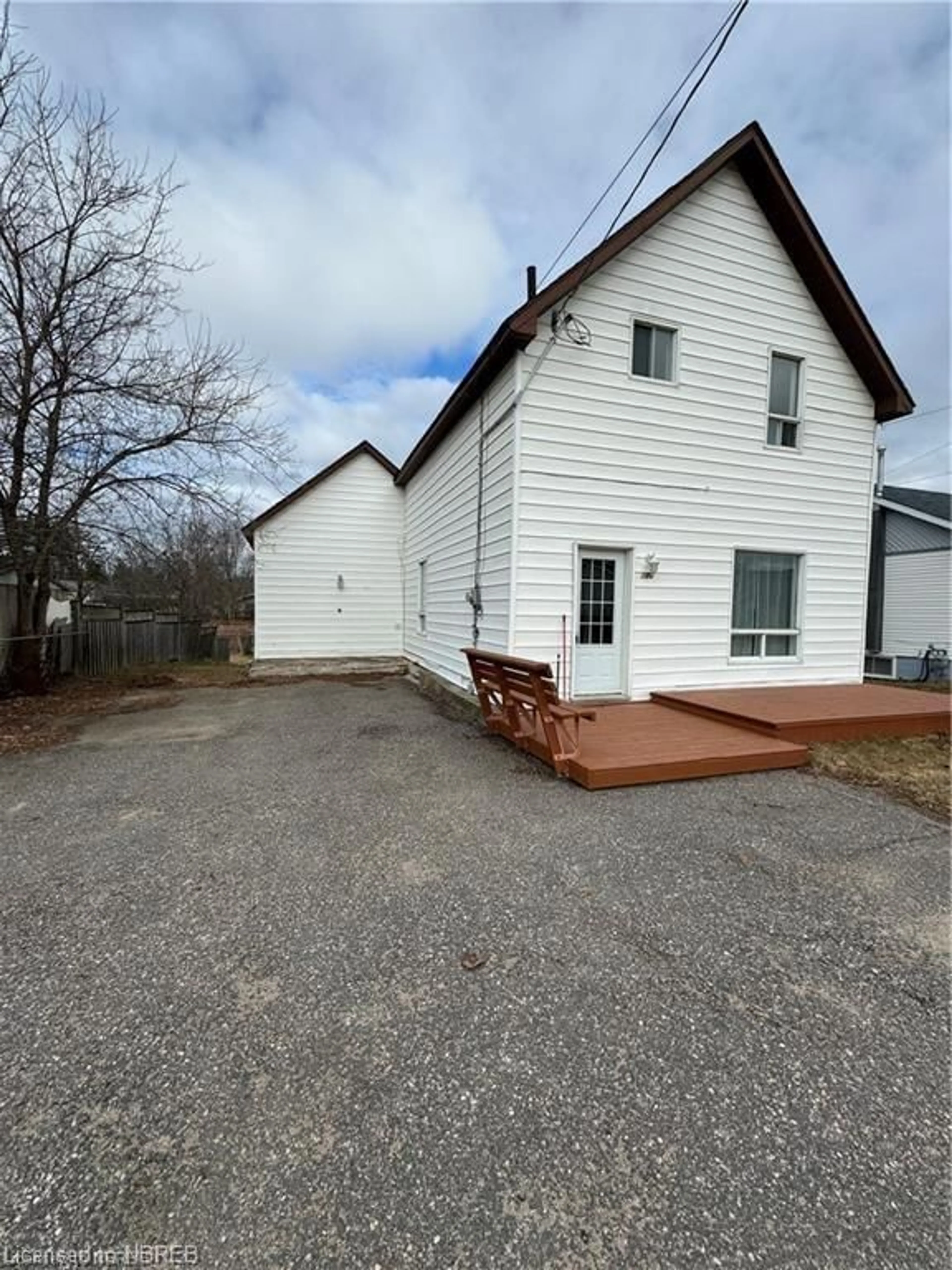 Frontside or backside of a home for 280 Brook St, Mattawa Ontario P0H 1V0