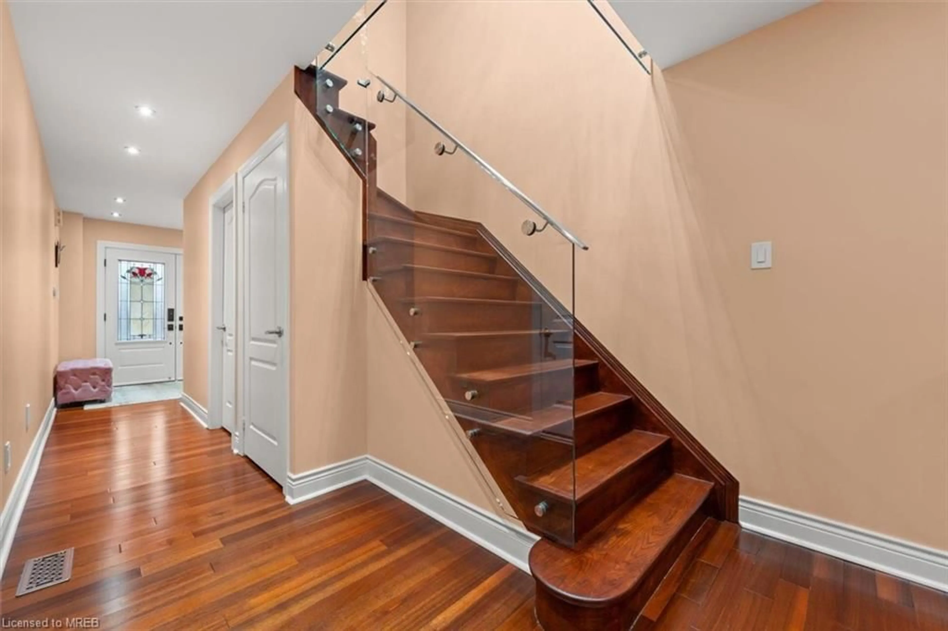 Stairs for 157 Venice Gate Dr, Vaughan Ontario L4H 0E9