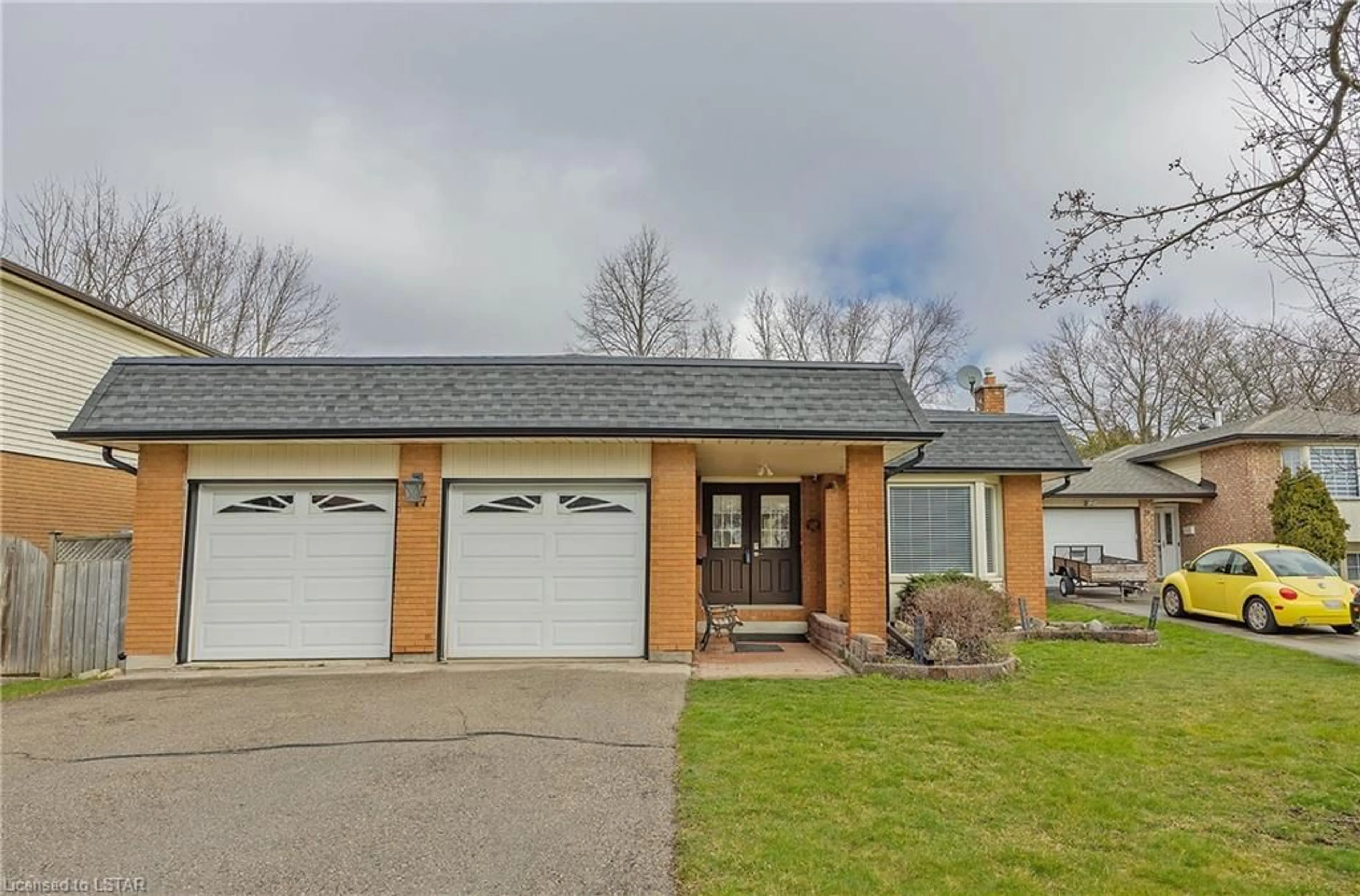 Frontside or backside of a home for 17 Harrow Crt, London Ontario N6C 5A6