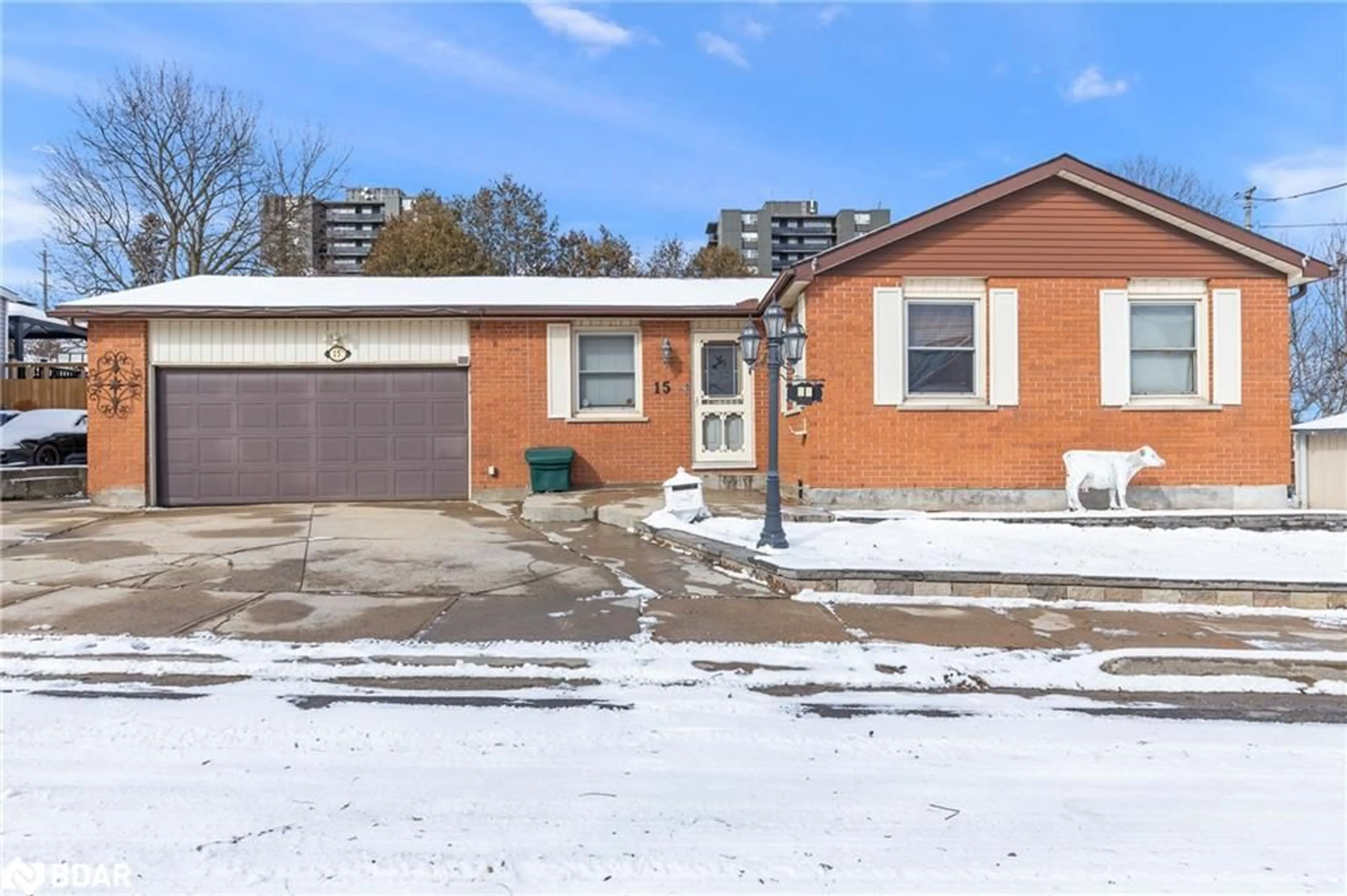Frontside or backside of a home for 15 Chester St, Guelph Ontario N1H 1K7