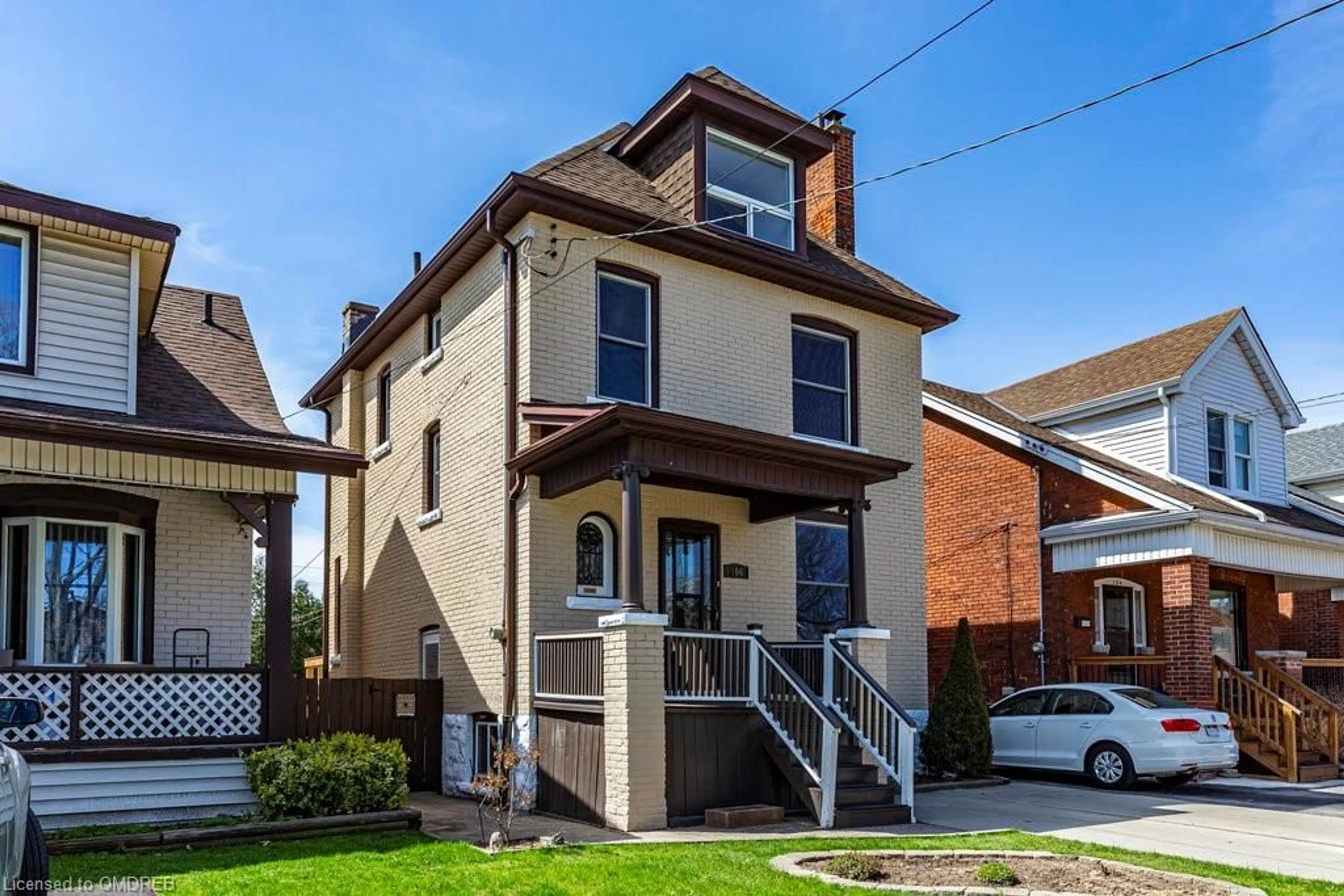 Frontside or backside of a home for 106 Alpine Ave, Hamilton Ontario L9A 1A6