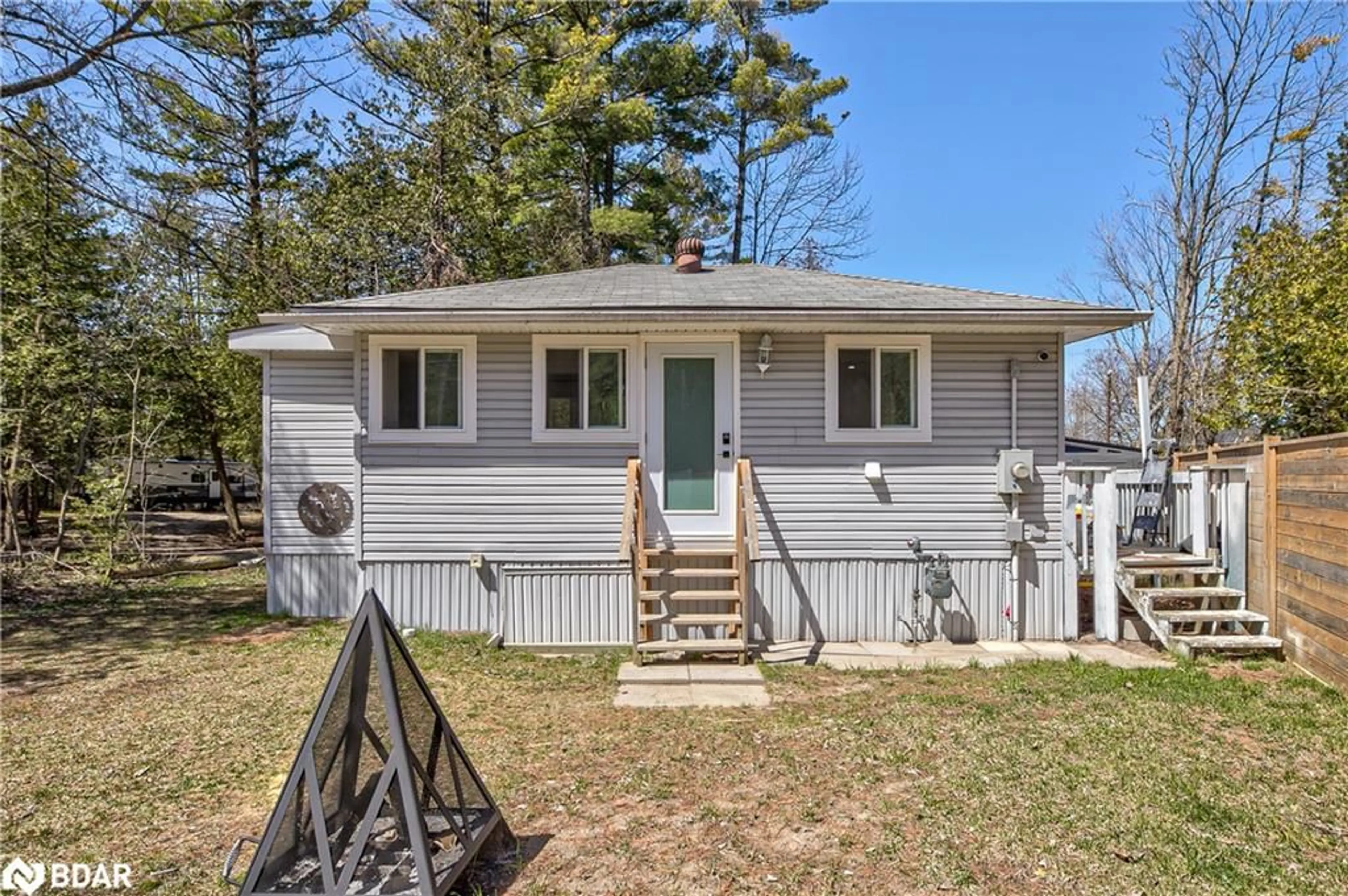 Cottage for 56 Homewood Ave, Wasaga Beach Ontario L9Z 2M2