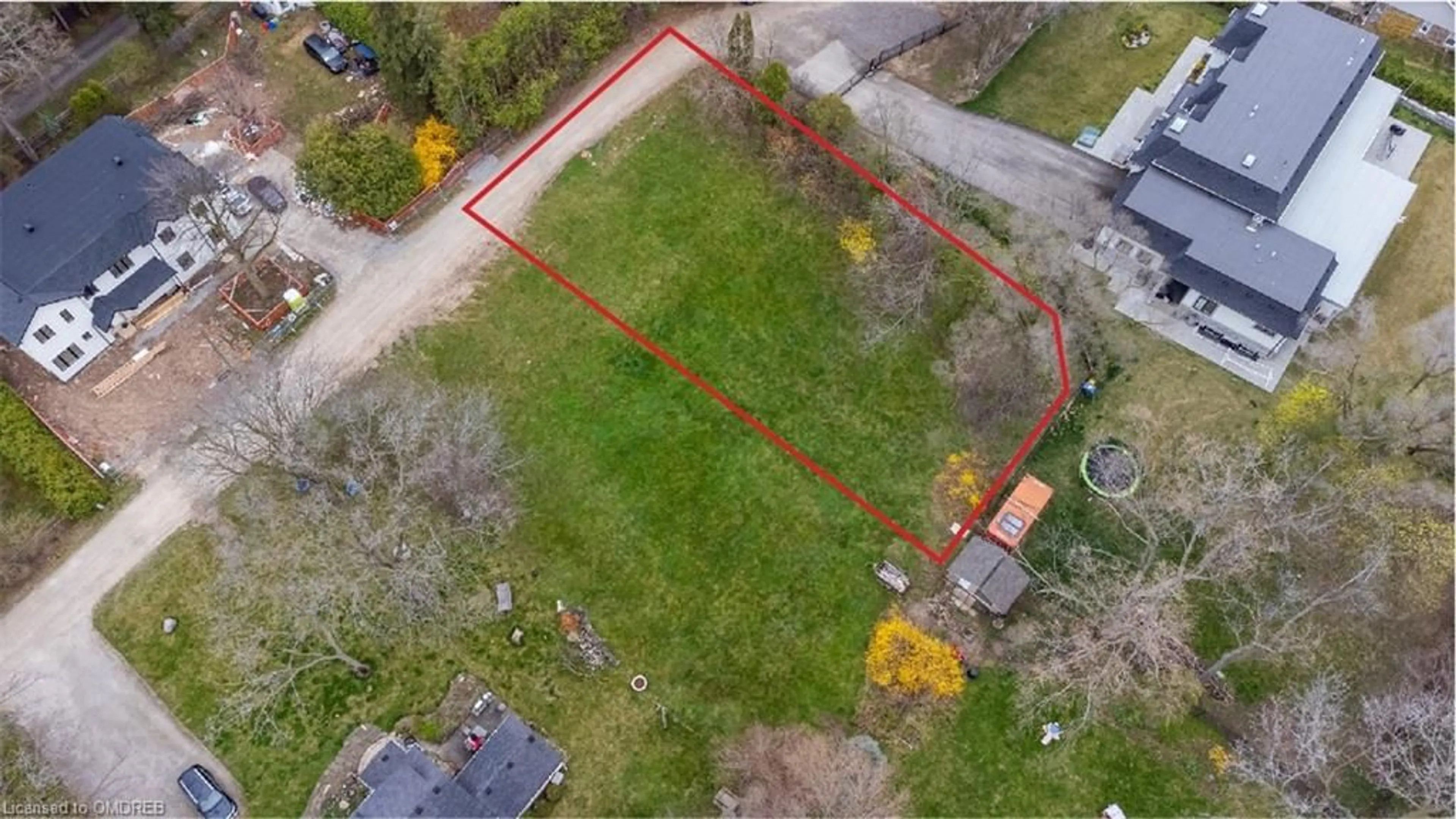 Fenced yard for 1068 Sixth Line, Oakville Ontario L6H 1W5