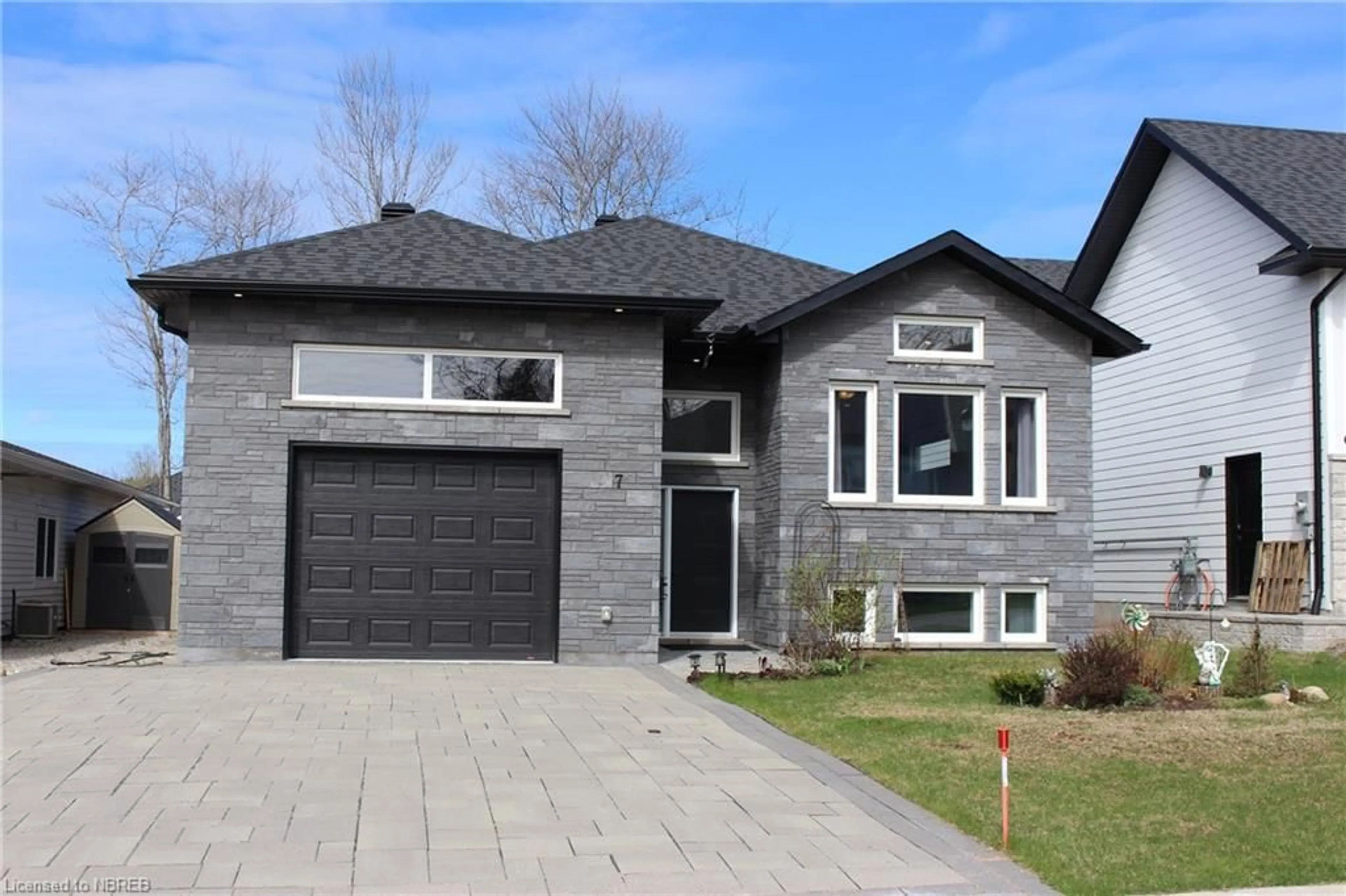 Home with brick exterior material for 7 Grand Maple Lane, North Bay Ontario P1C 0B9