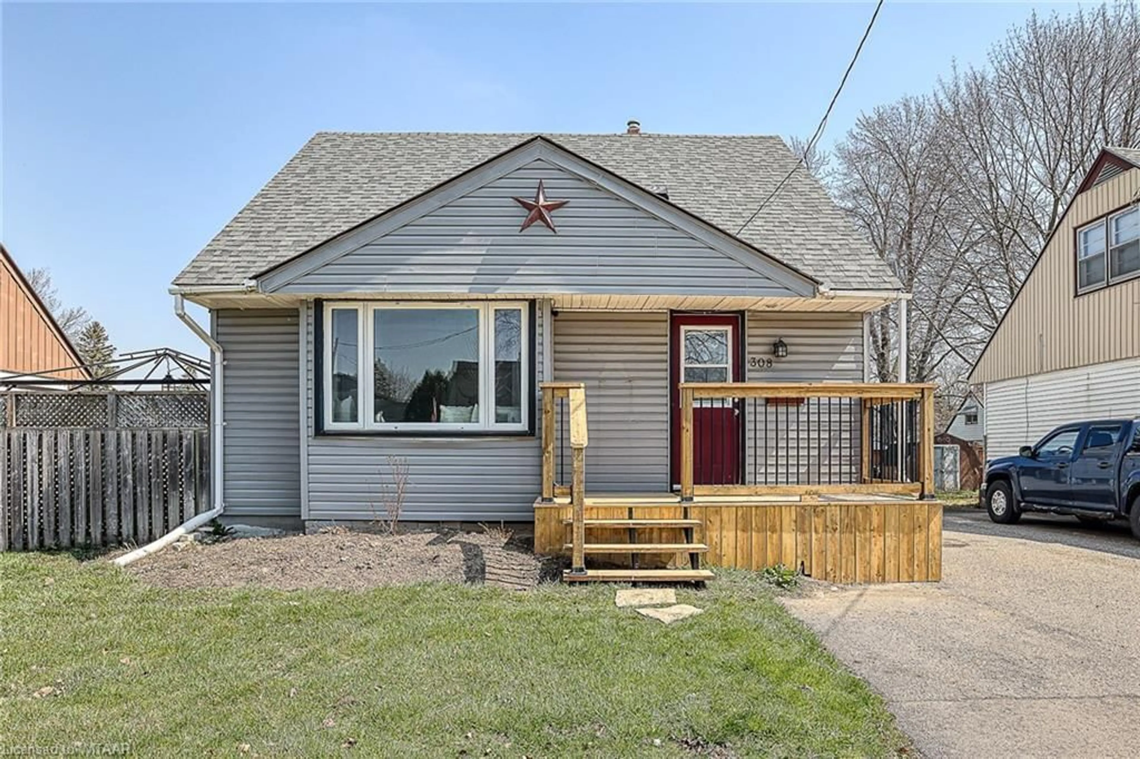 Frontside or backside of a home for 308 Huron St, Woodstock Ontario N4S 7A3