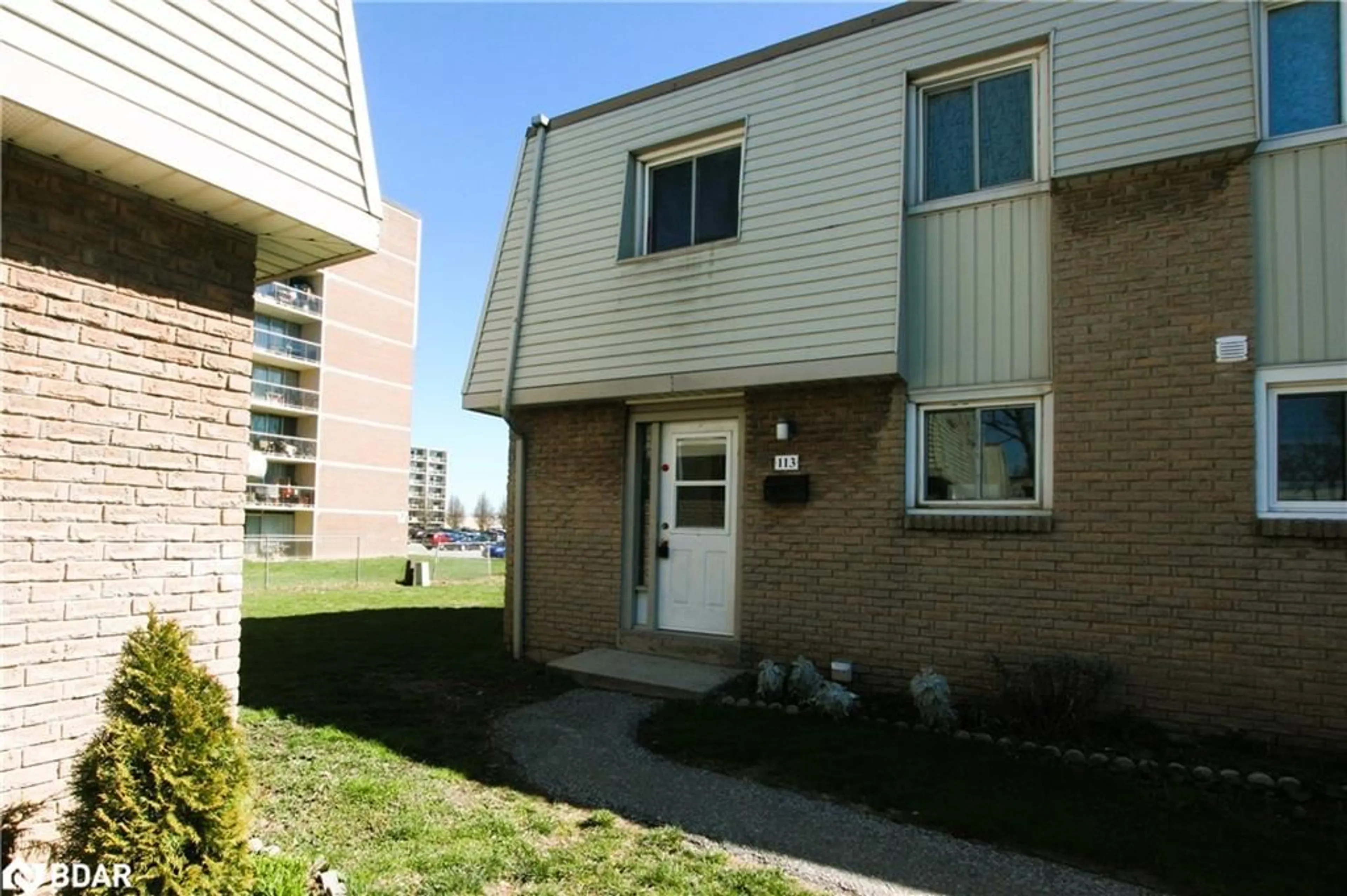A pic from exterior of the house or condo for 17 Old Pine Trail #113, St. Catharines Ontario L2M 6P9