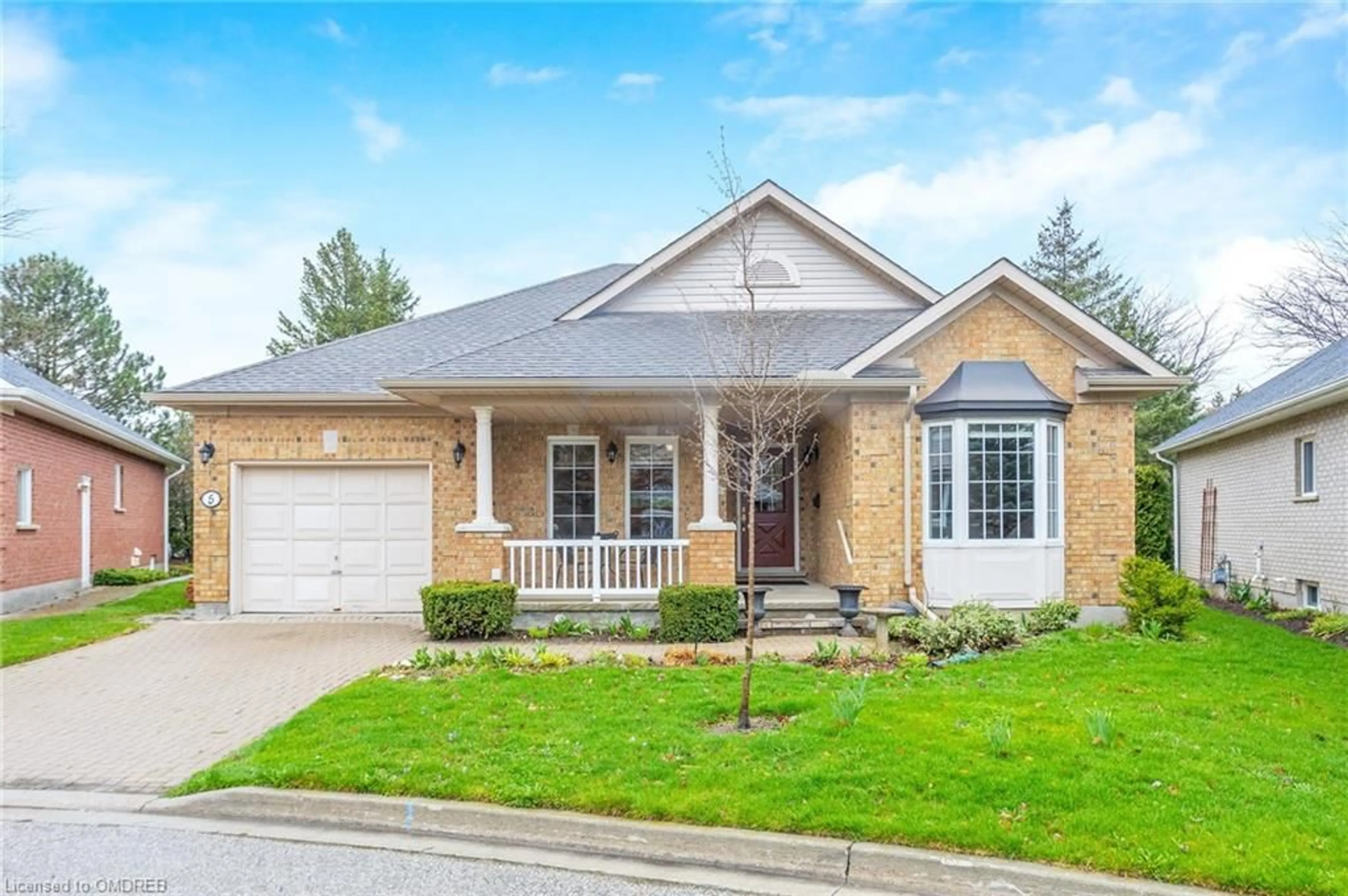 Home with brick exterior material for 5 Ashcroft Crt, Guelph Ontario N1G 4X7