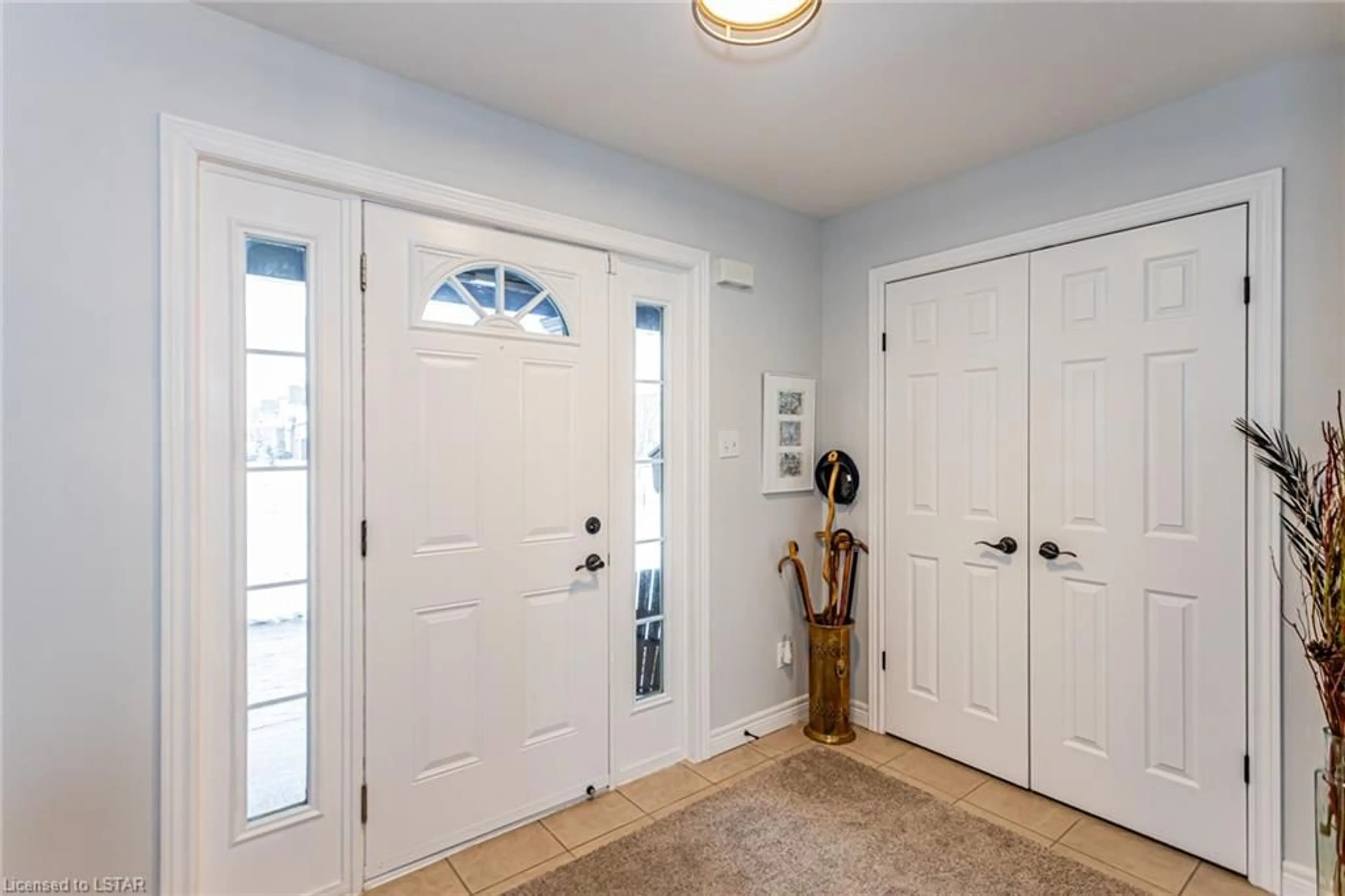 Indoor entryway for 2221 Lilac Ave, London Ontario N6K 5C5