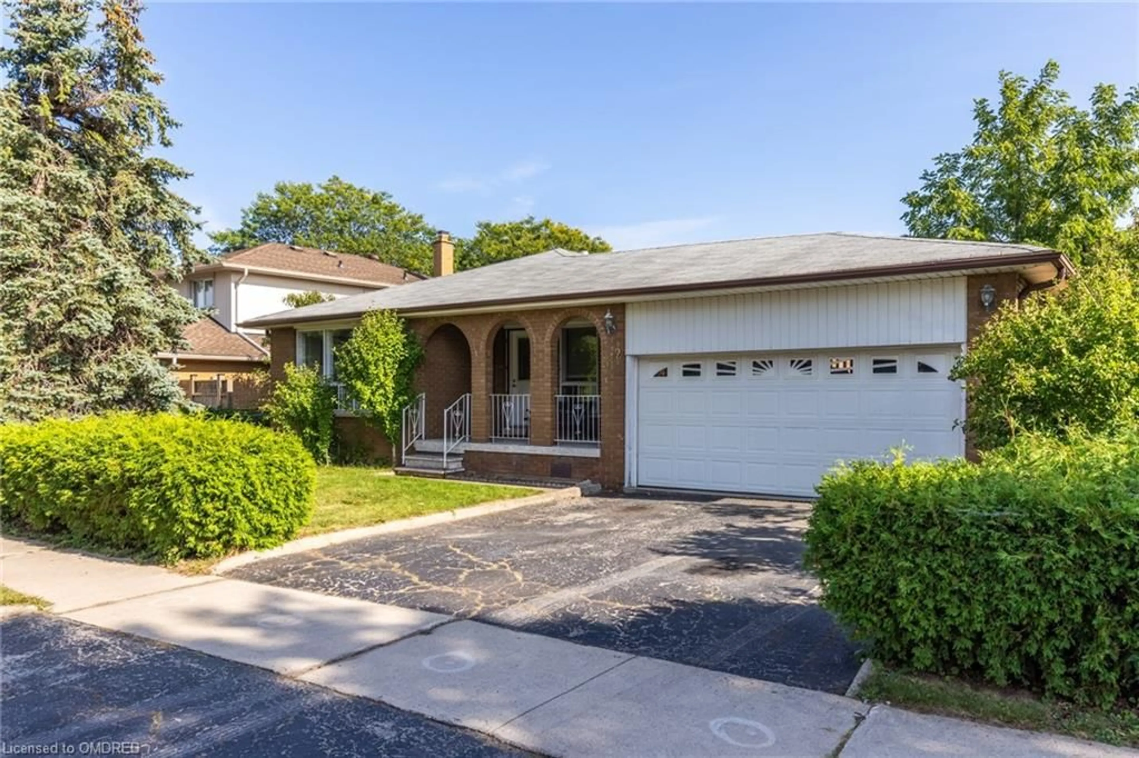 Frontside or backside of a home for 312 Mary St, Oakville Ontario L6K 3P6