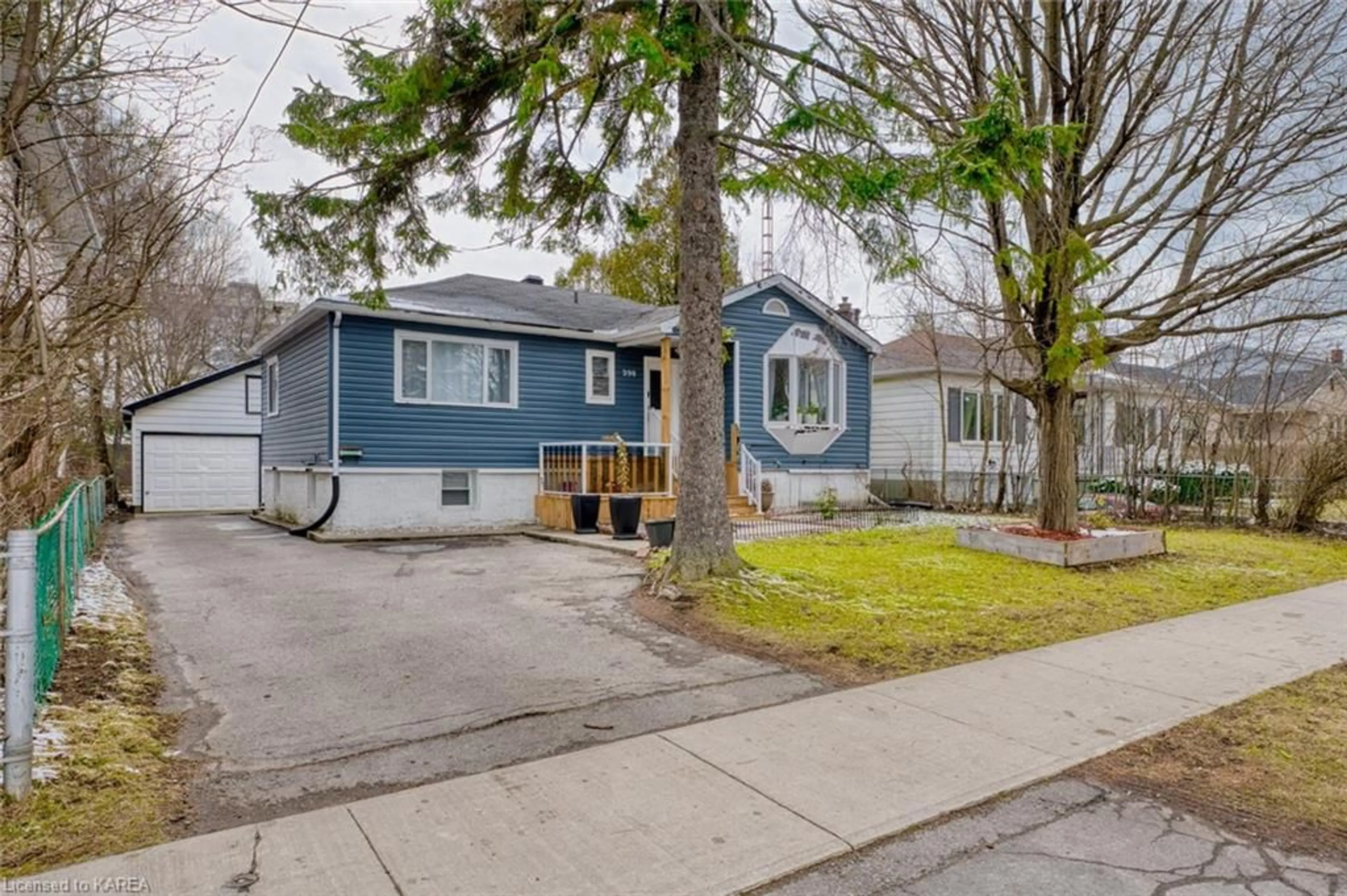 Frontside or backside of a home for 298 Elmwood St, Kingston Ontario K7M 2Y8
