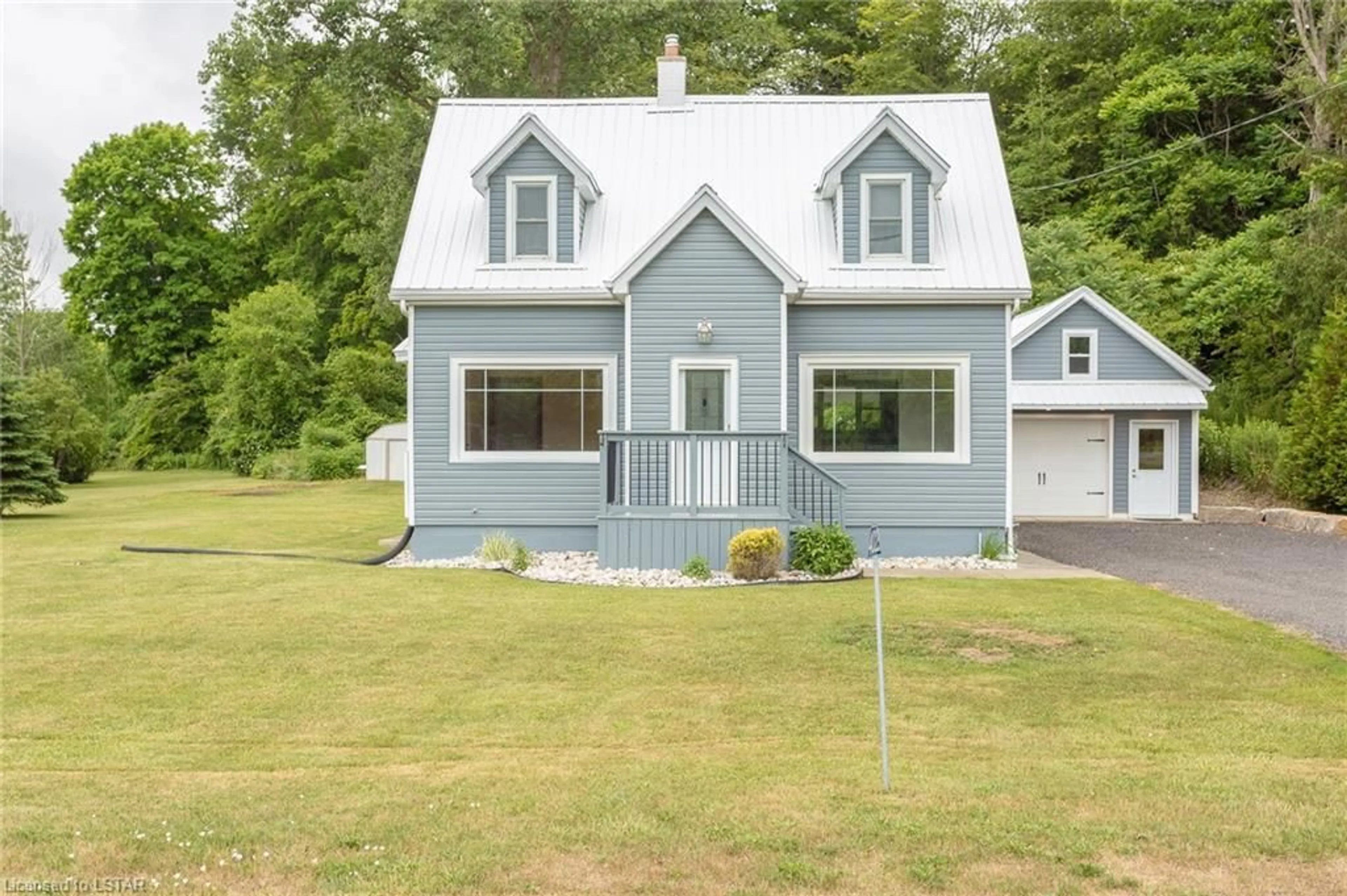 Cottage for 4025 Union Rd, Southwold Ontario N5L 1J2