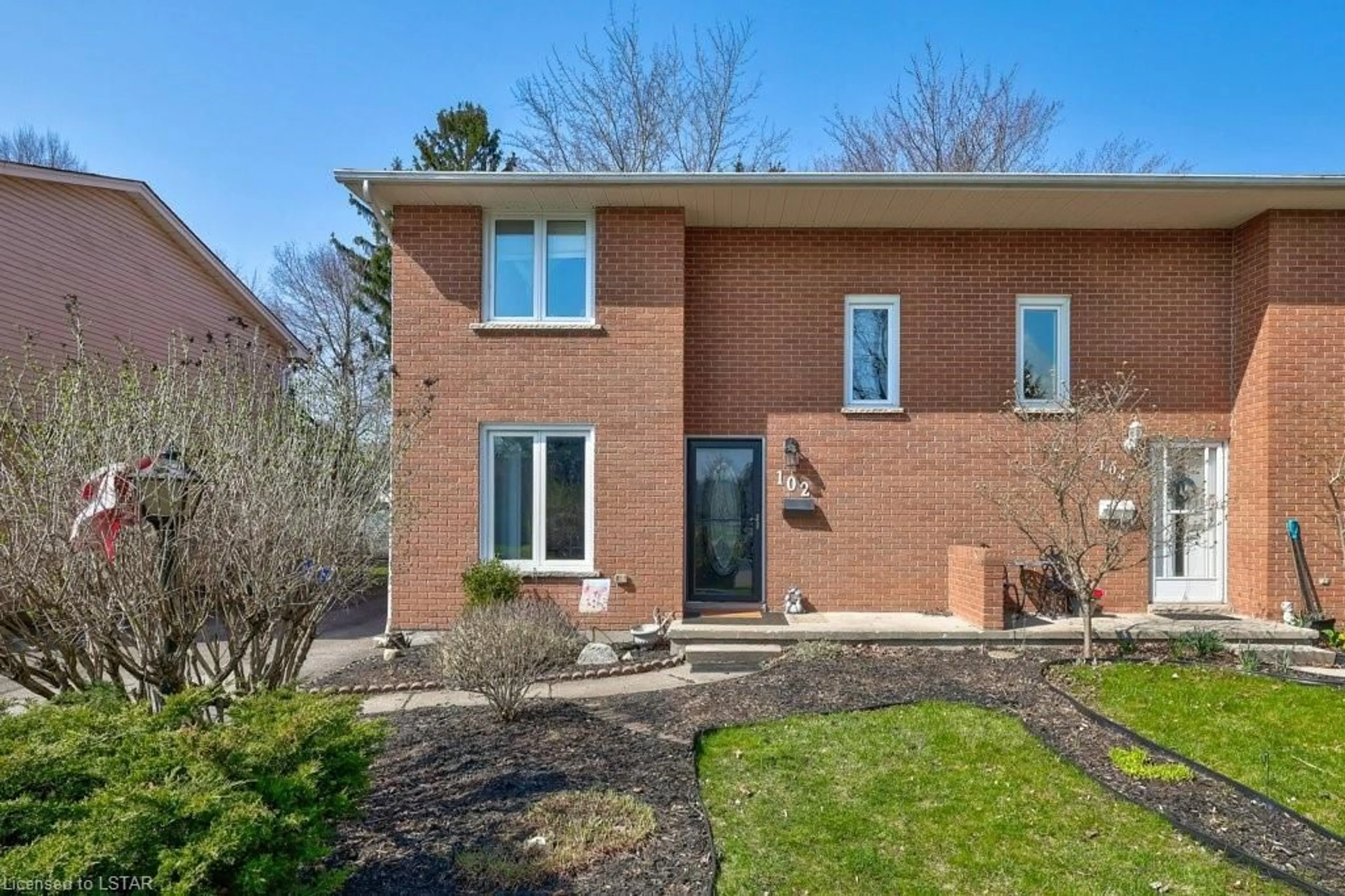 Home with brick exterior material for 102 Killarney Crt, London Ontario N5X 2B6