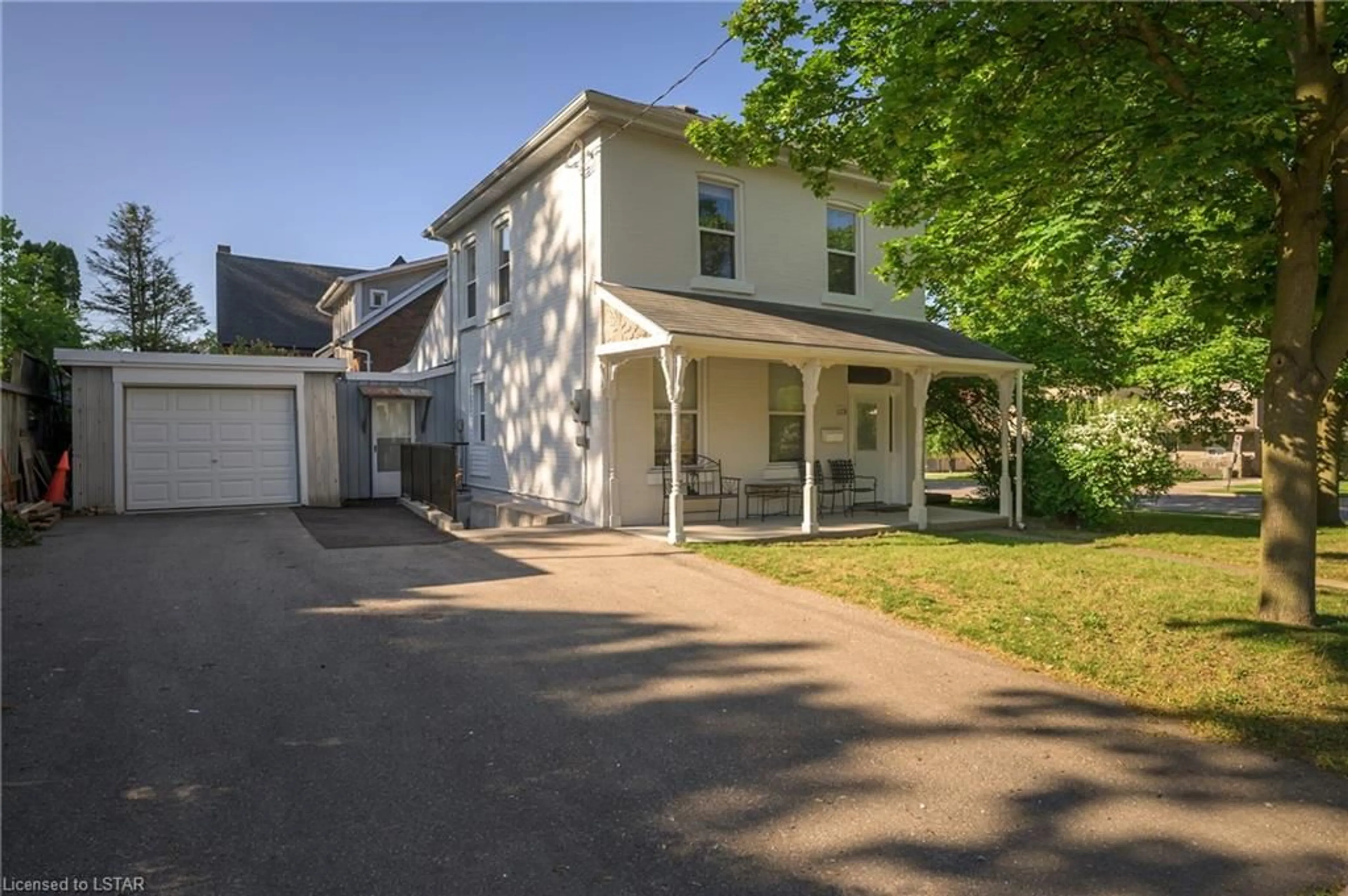 Frontside or backside of a home for 175 Sydenham St, London Ontario N6A 1W2