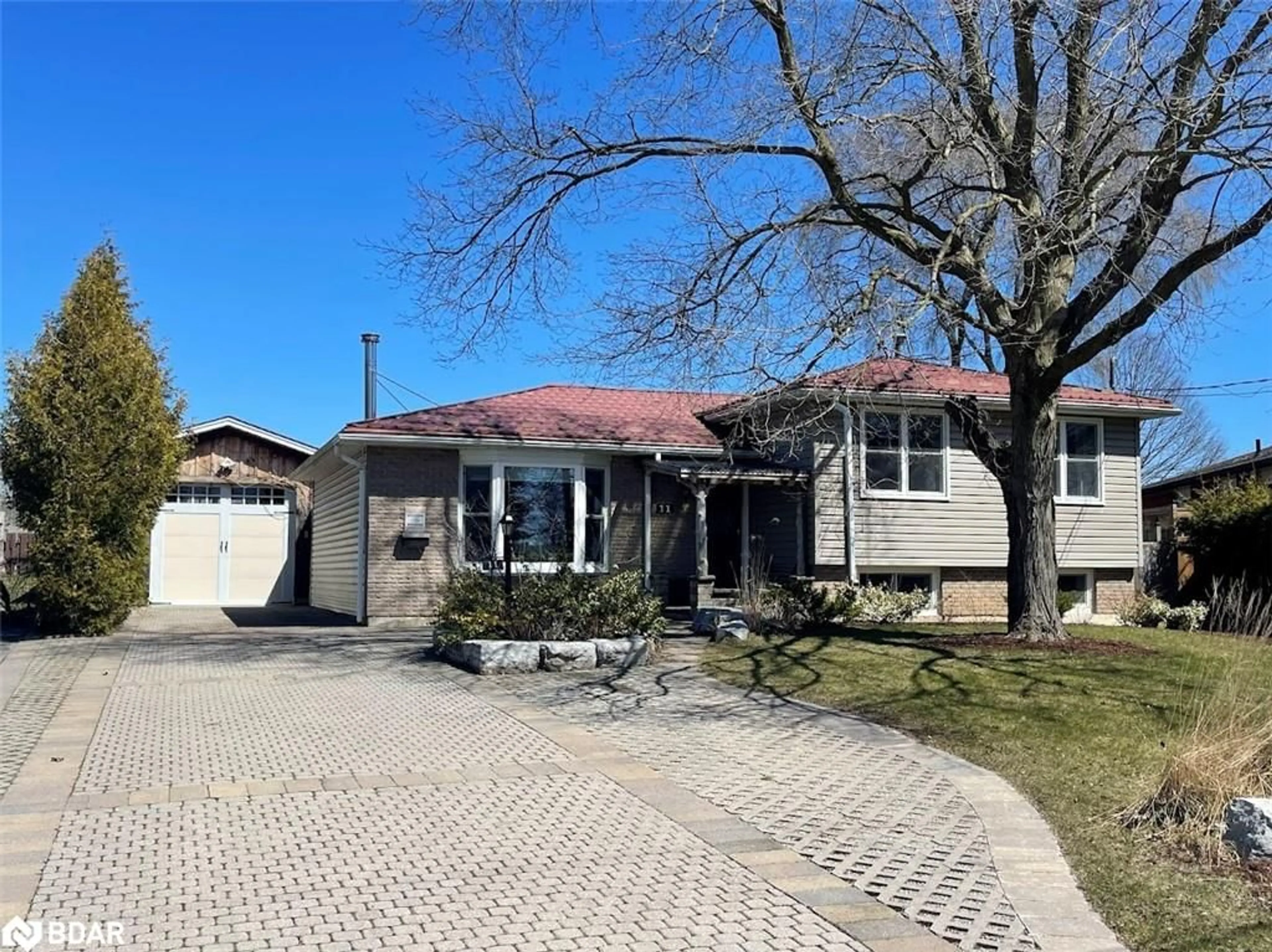 Frontside or backside of a home for 11 Mohawk Dr, Guelph Ontario N1E 1H9
