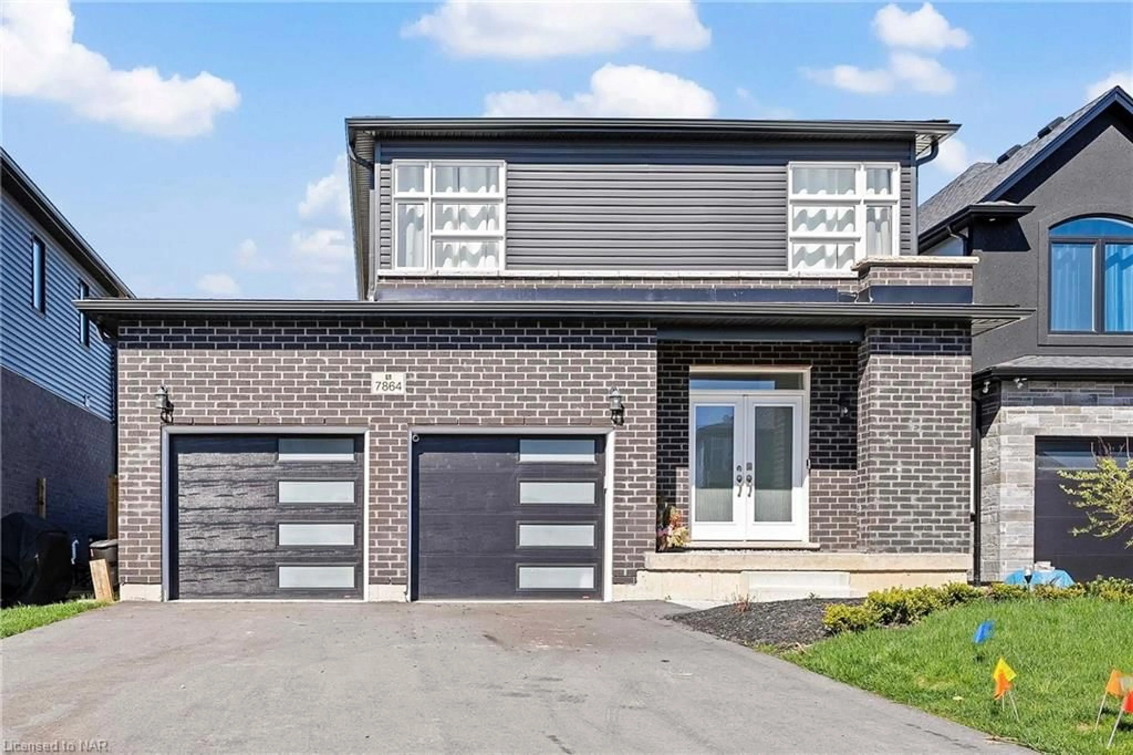 Home with brick exterior material for 7864 Seabiscuit Drive, Niagara Falls Ontario L2H 3T9