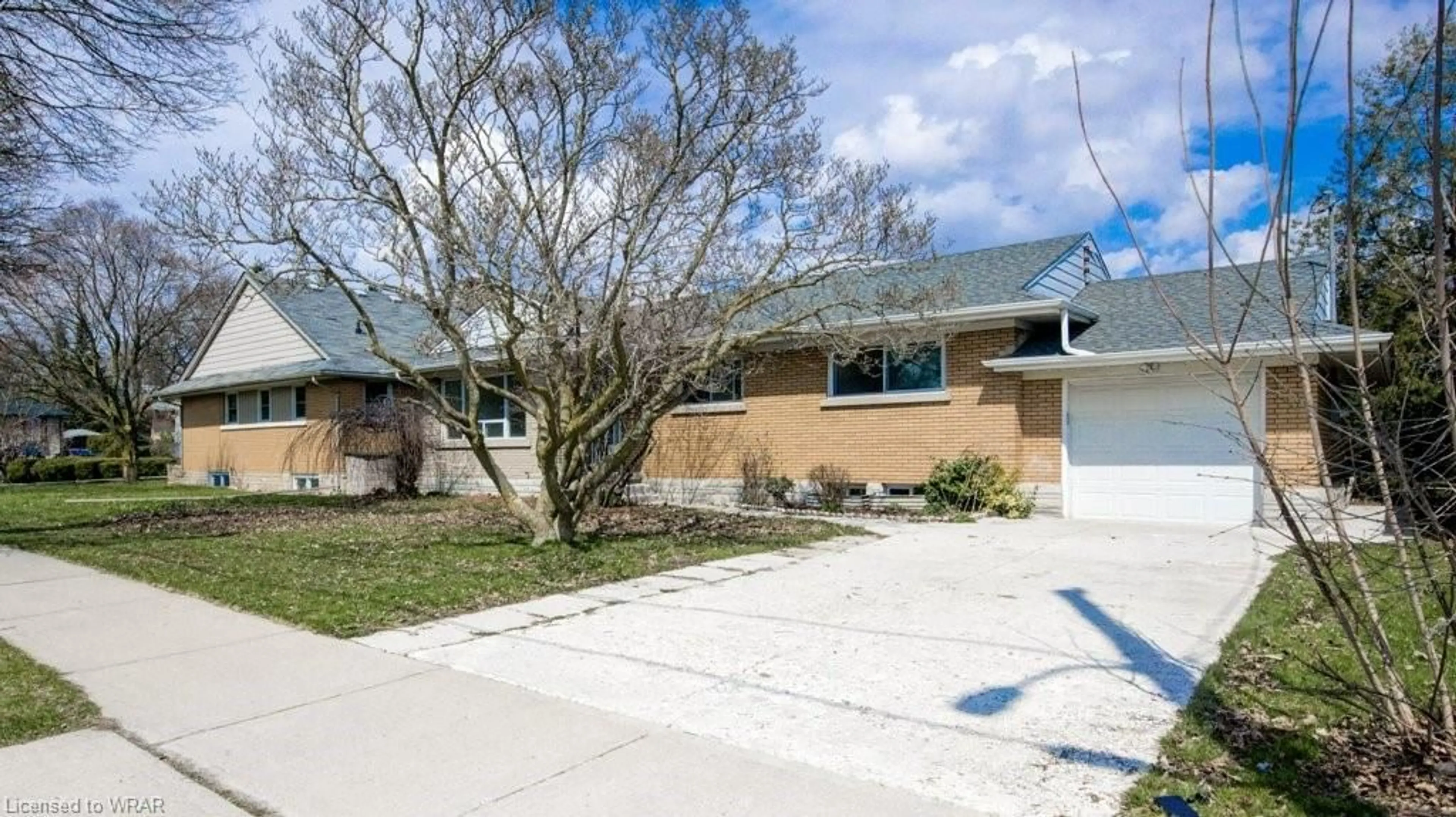 Frontside or backside of a home for 190 Melrose Ave, Kitchener Ontario N2H 2C1