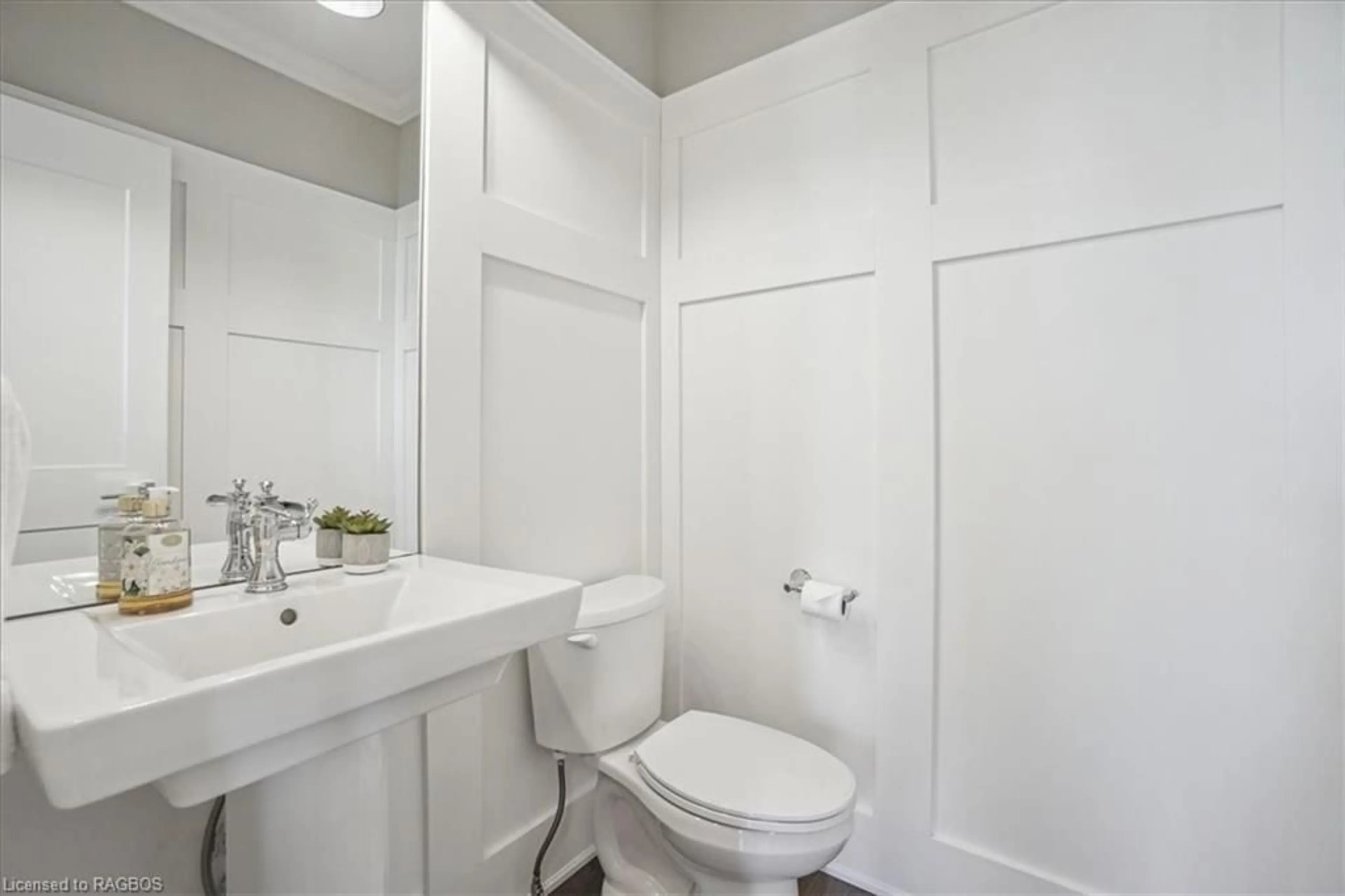 Standard bathroom, not visible floor for 230 Ironwood Way, Kemble Ontario N0H 1S0