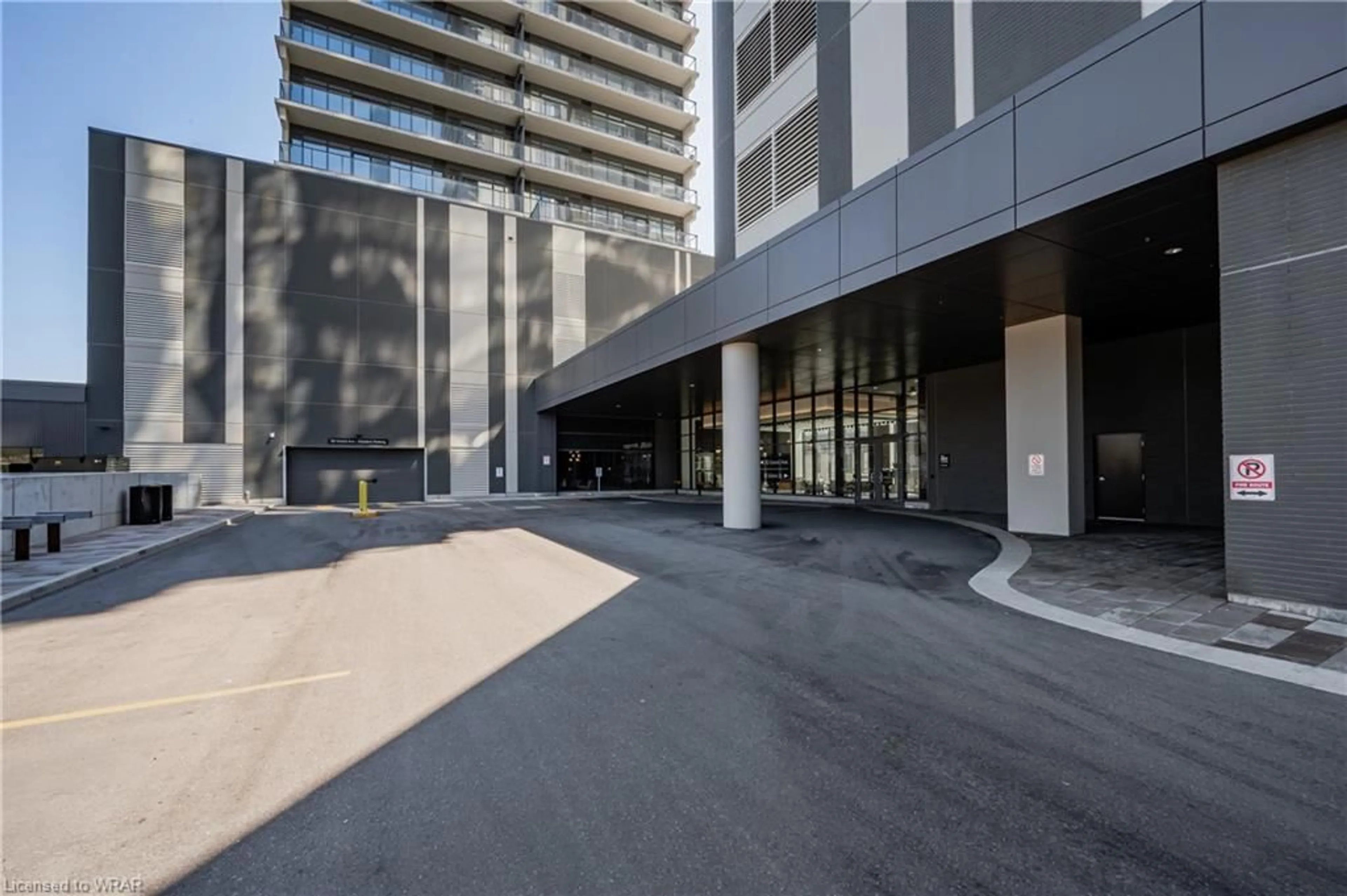 A pic from exterior of the house or condo for 15 Glebe St #1409, Cambridge Ontario N1S 0C3