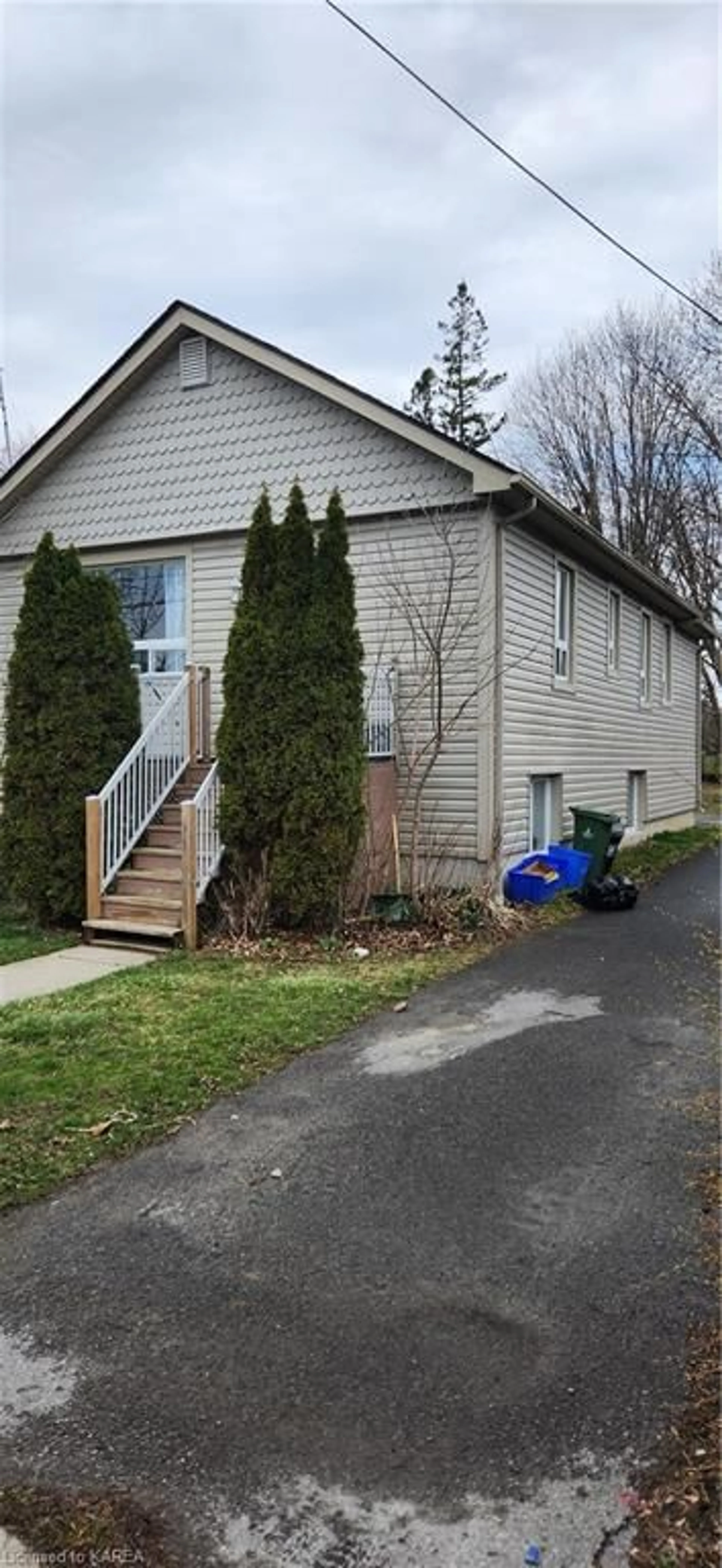 A pic from exterior of the house or condo for 262 Macdonnell St, Kingston Ontario K7L 4C3