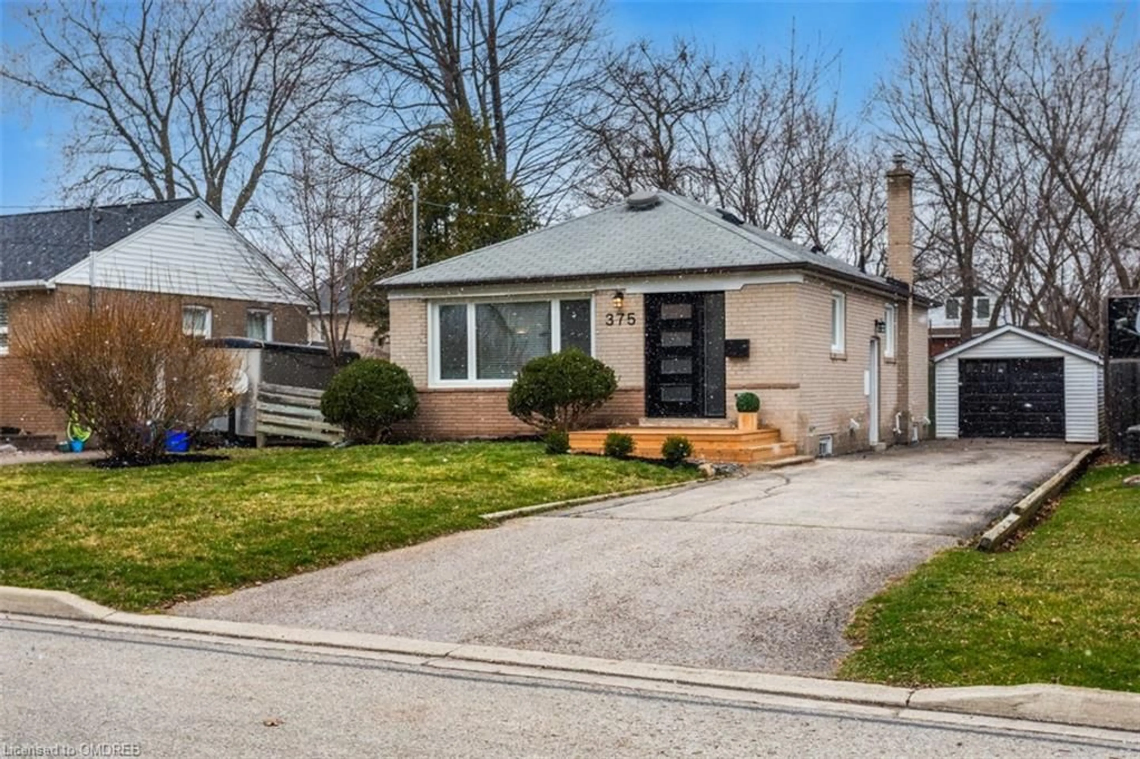Frontside or backside of a home for 375 George St, Milton Ontario L9T 1T2