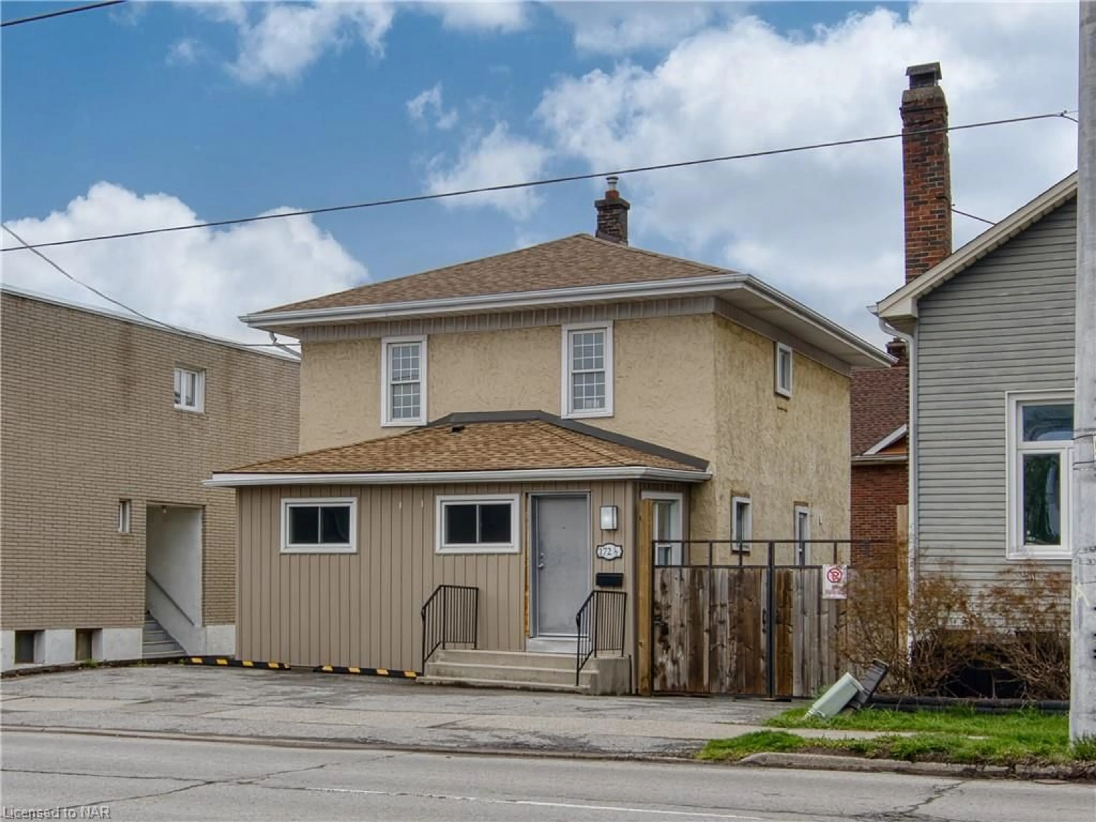 Frontside or backside of a home for 172 1/2 Niagara St, St. Catharines Ontario L2R 4L9