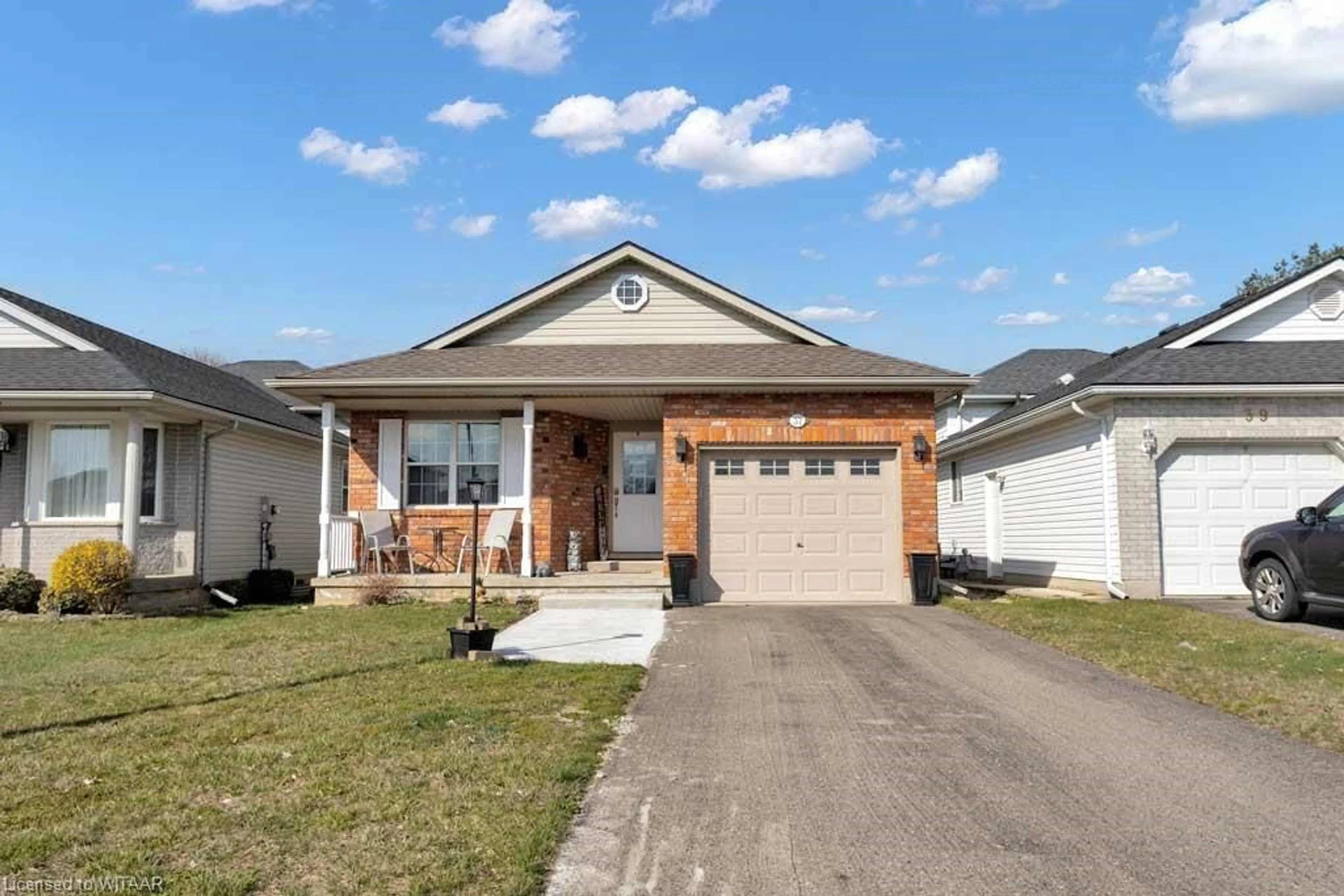 Frontside or backside of a home for 37 Peach St, Tillsonburg Ontario N4G 5N6