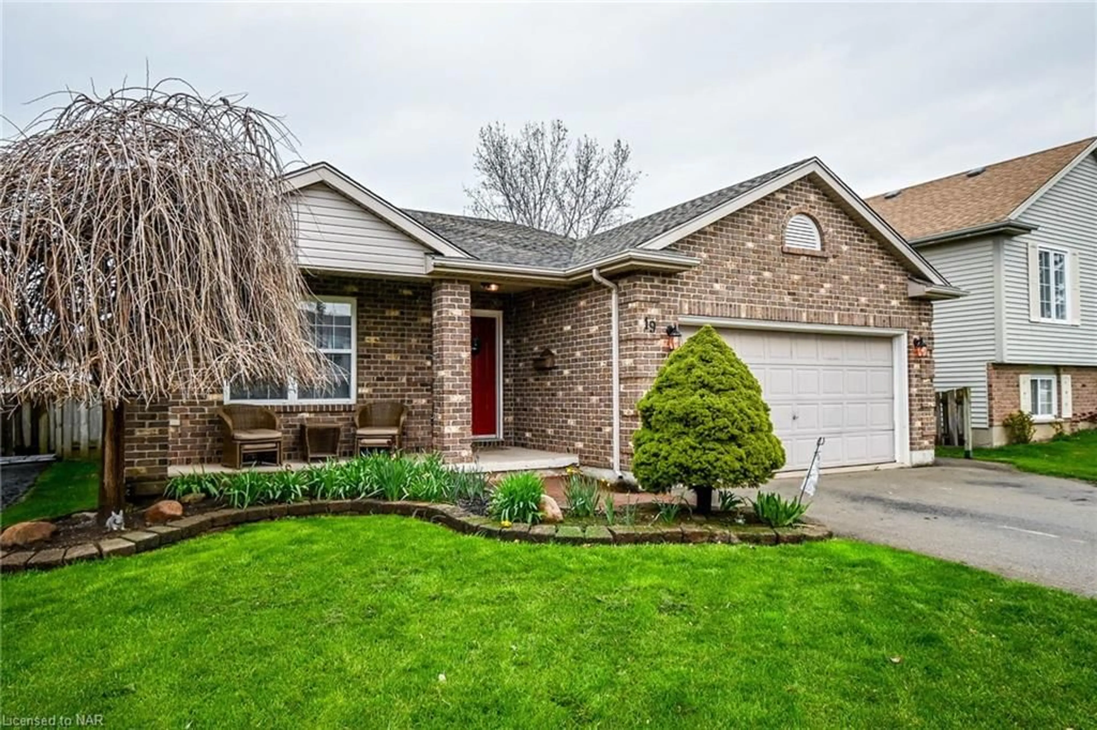 Home with brick exterior material for 19 Windle Village Cres, Thorold Ontario L2V 4Z6