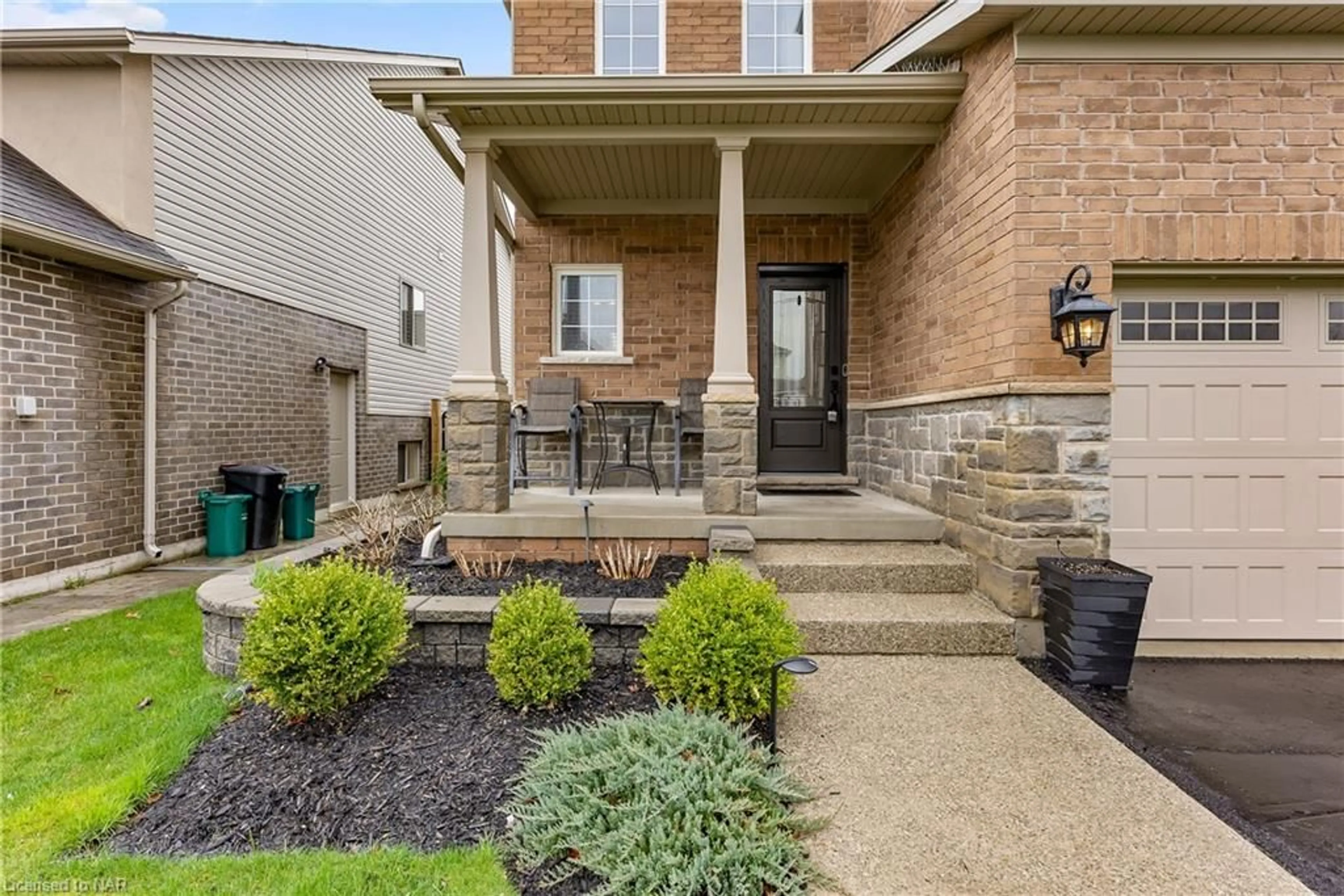 Home with brick exterior material for 5759 Jake Cres, Niagara Falls Ontario L2H 0G3