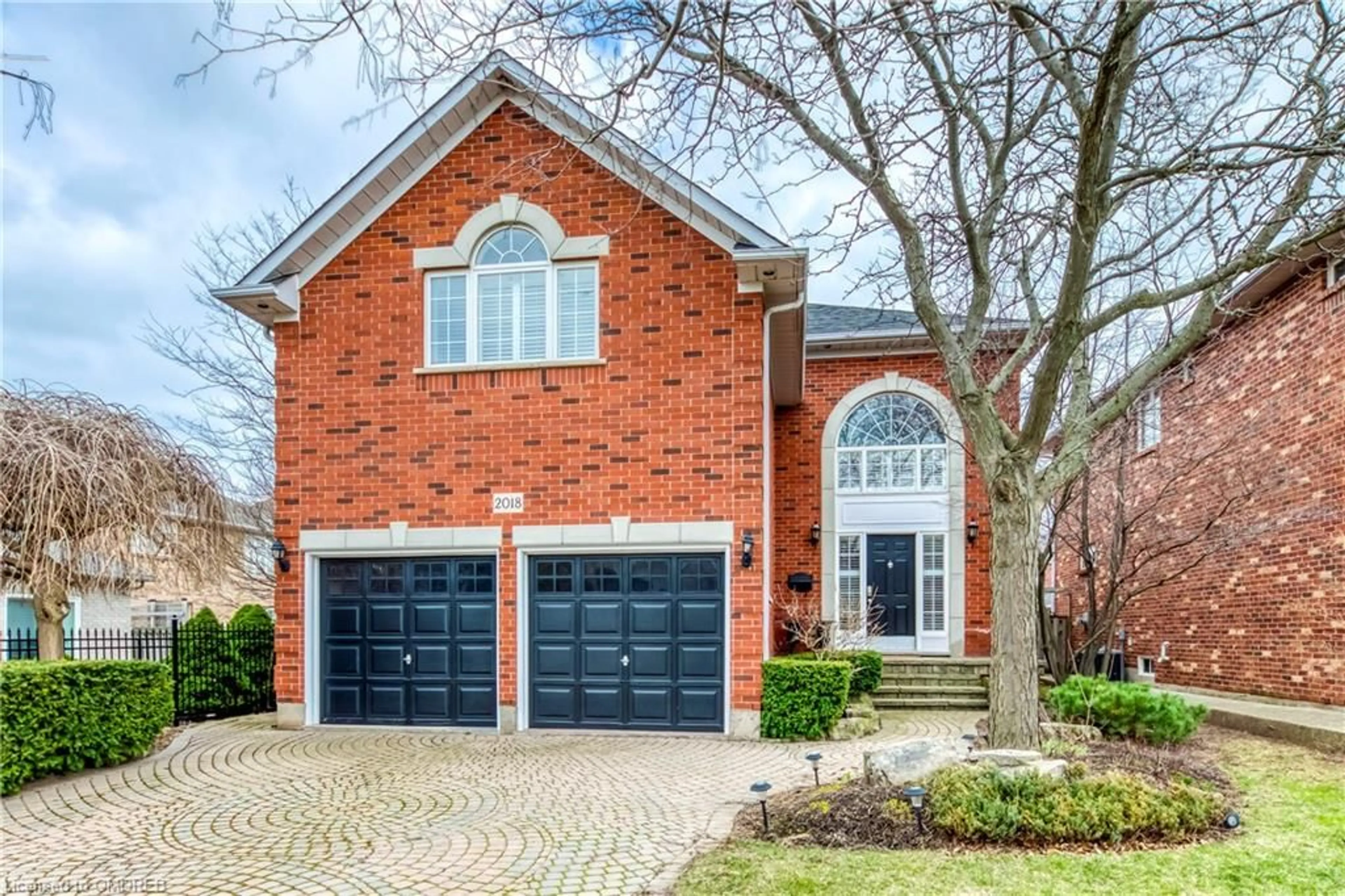 Home with brick exterior material for 2018 Heatherwood Dr, Oakville Ontario L6M 3P6