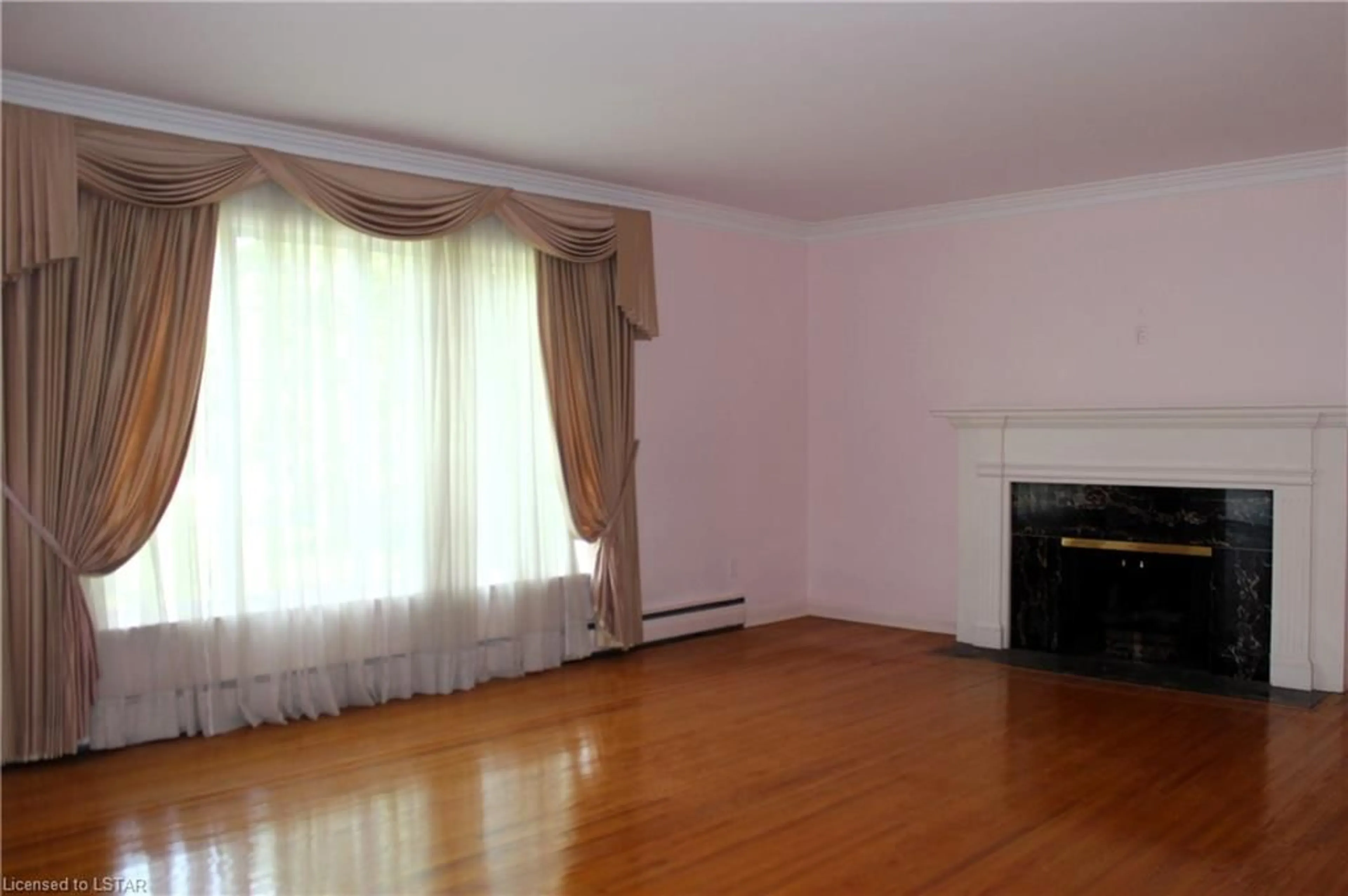 Living room for 1527 Gloucester Rd, London Ontario N6G 2S5